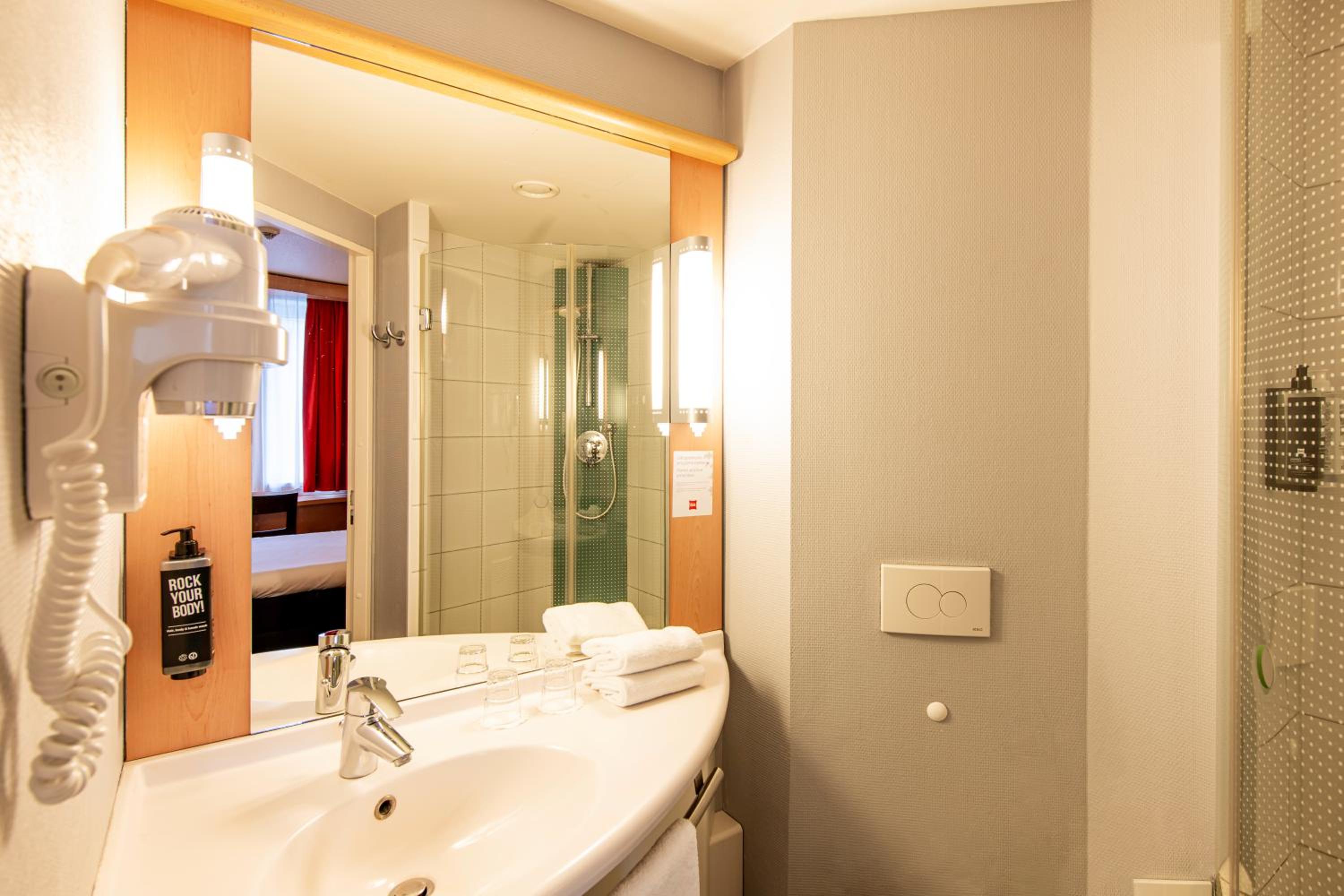 Premium Room - Photo 10