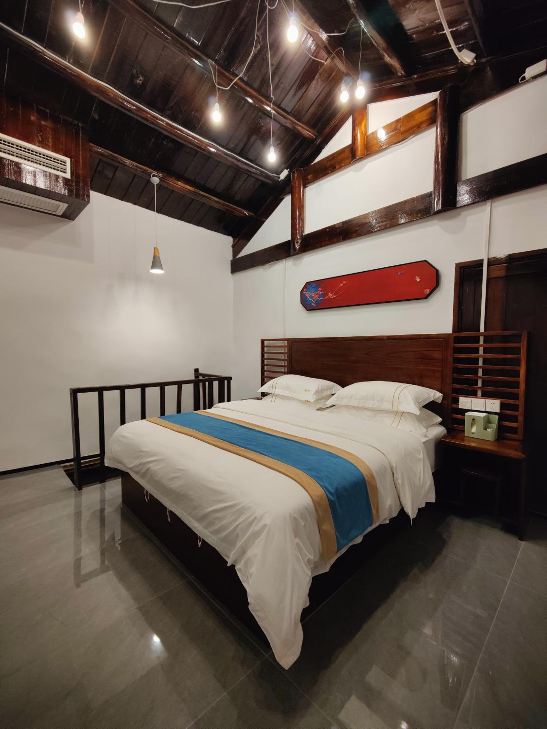 Queen Room with Balcony photo 1