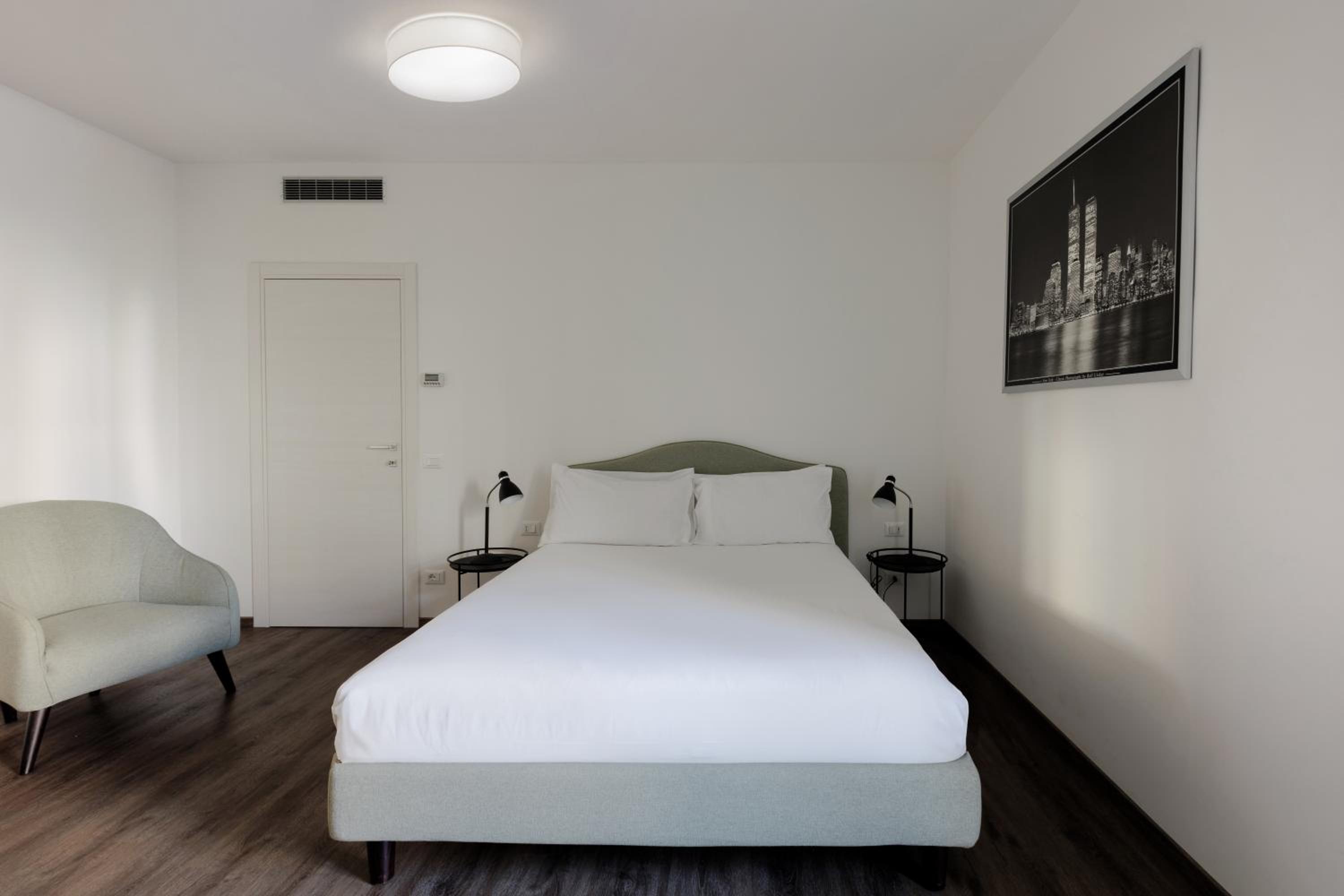 Double Room - Photo 9