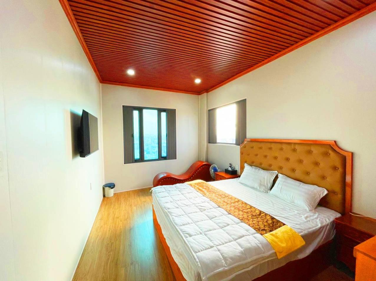 Standard King Room photo 2
