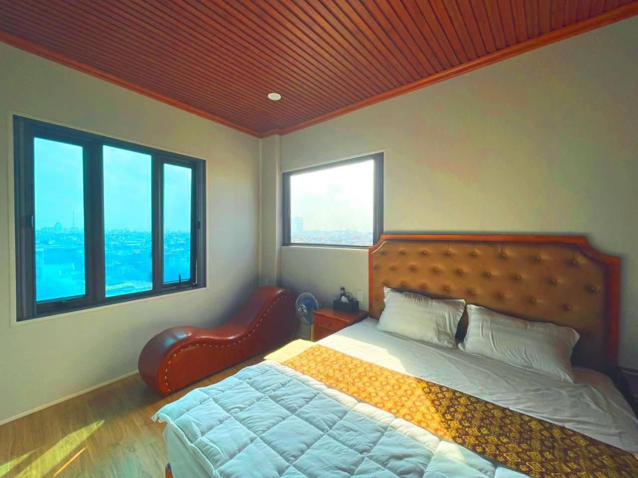 Standard King Room photo 3
