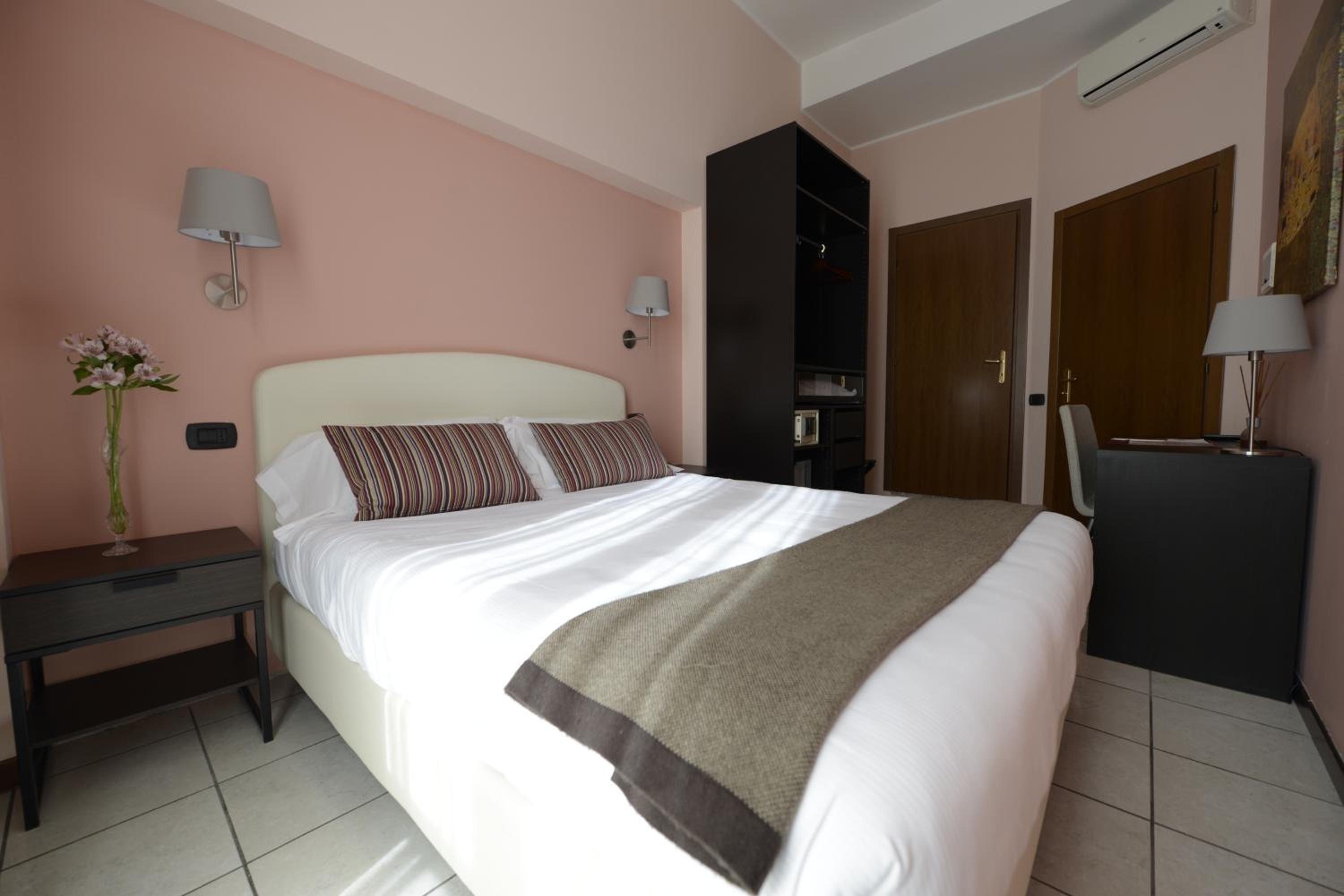 Double Room (1 Adult)