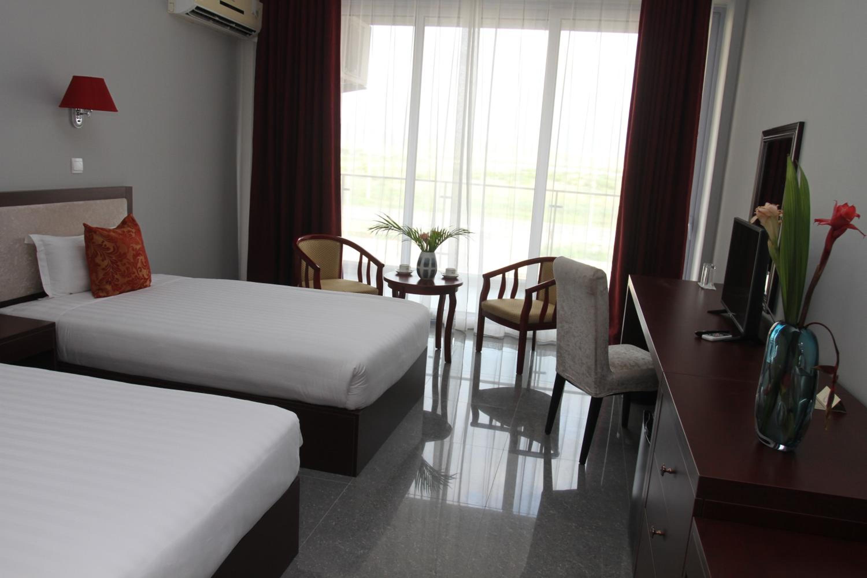 Twin Room with City View photo 2