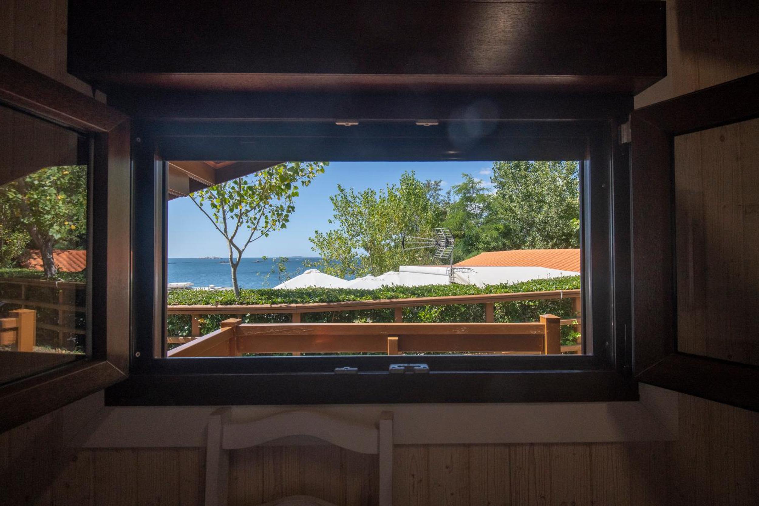 Bungalow with Sea View photo 2