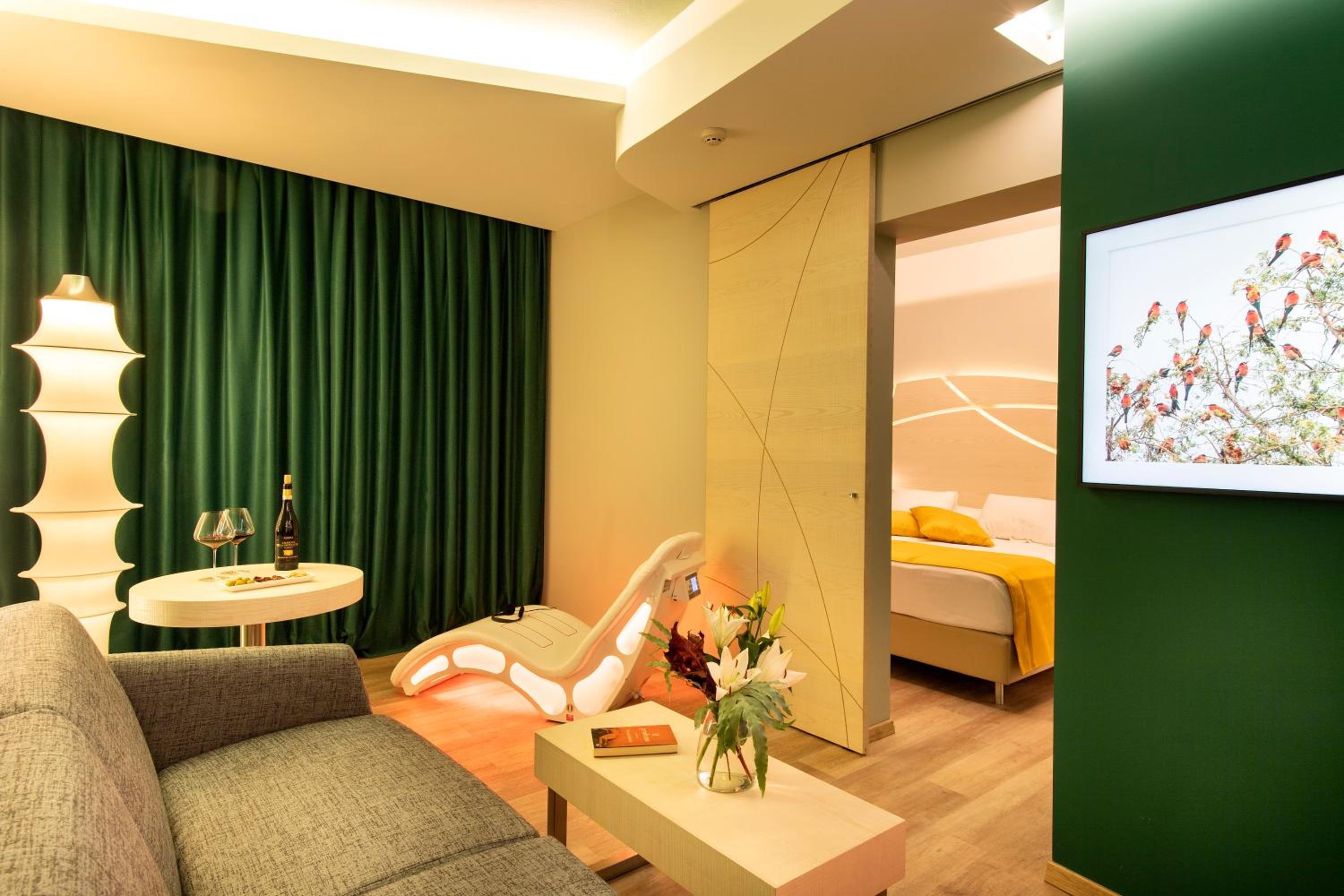 Glamor Suite photo 2