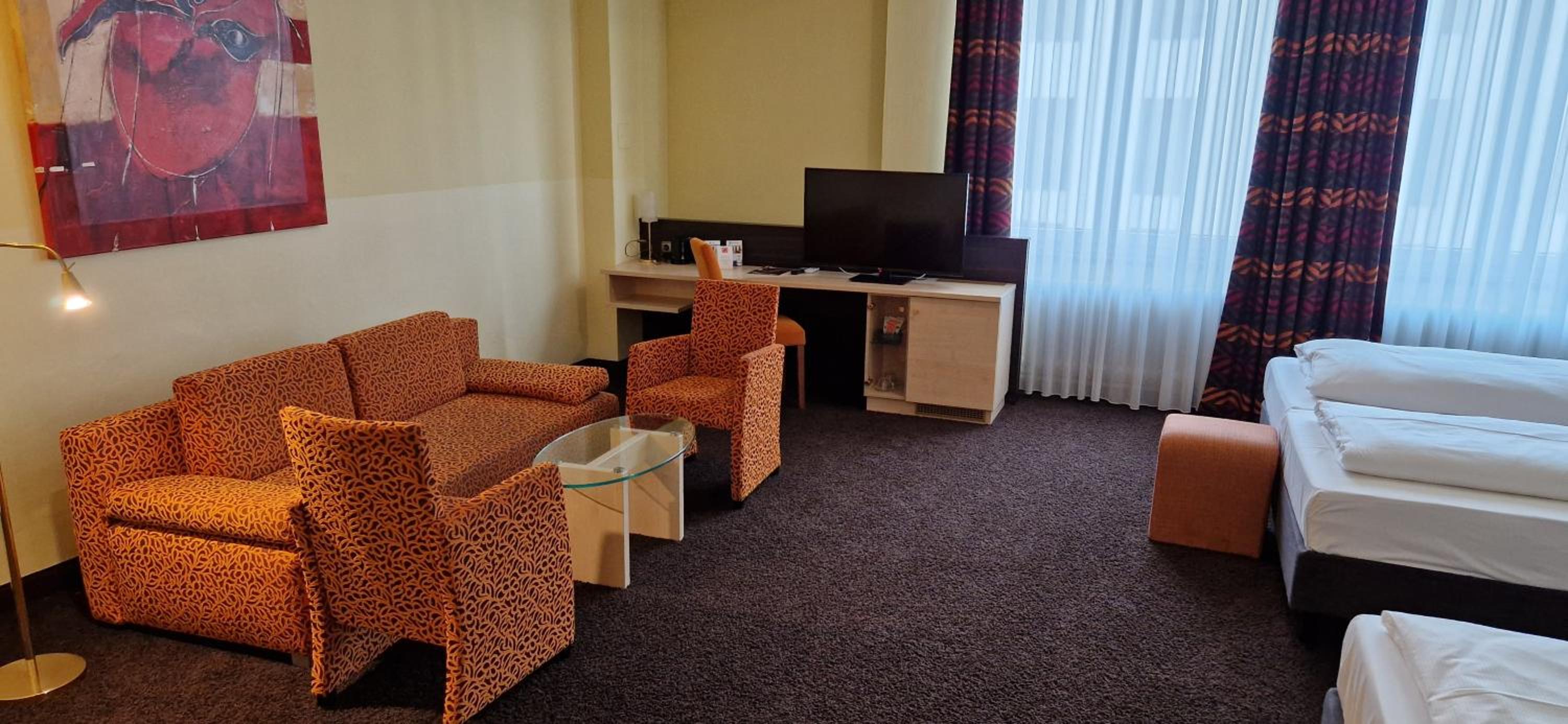 Family Room with Two Queen and One Sofa Bed - Photo 3