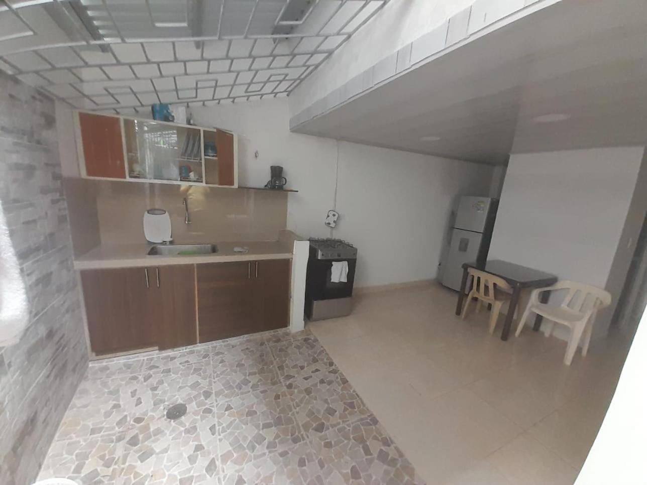 Five-Bedroom House photo 2