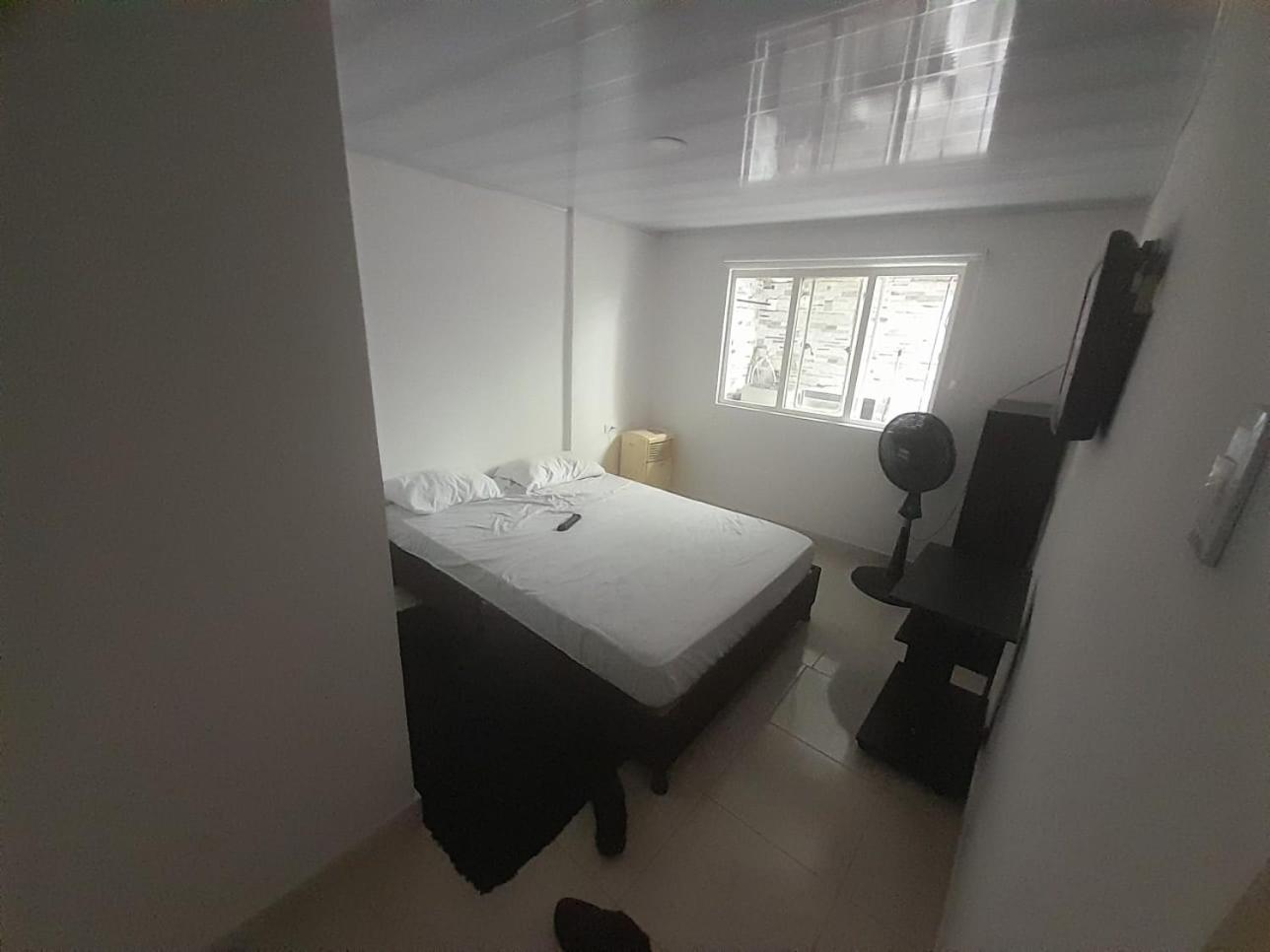 Five-Bedroom House photo 3