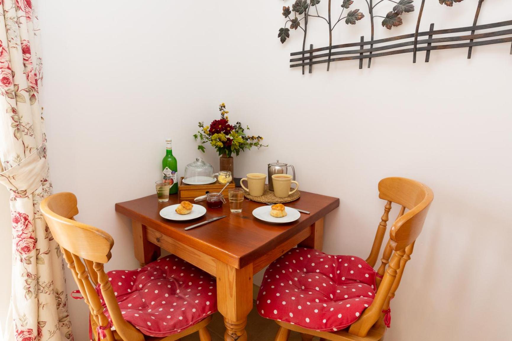 Suite - Ground Floor photo 2