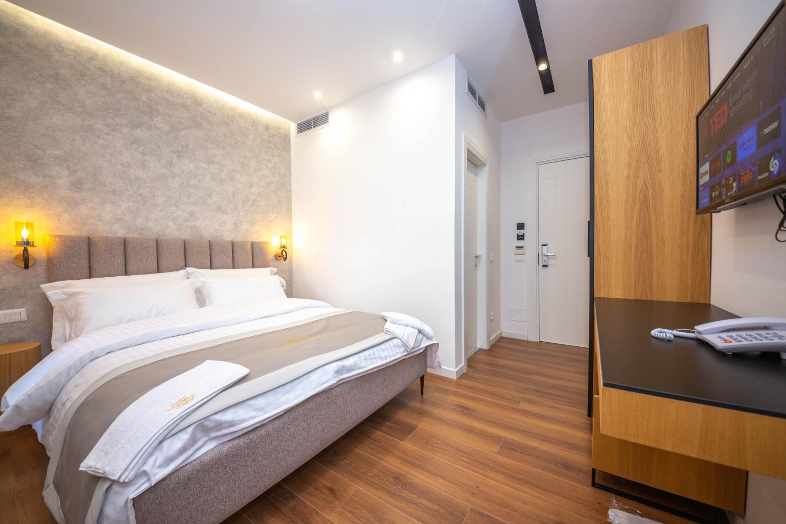 Deluxe Double Room with Balcony, photo 7