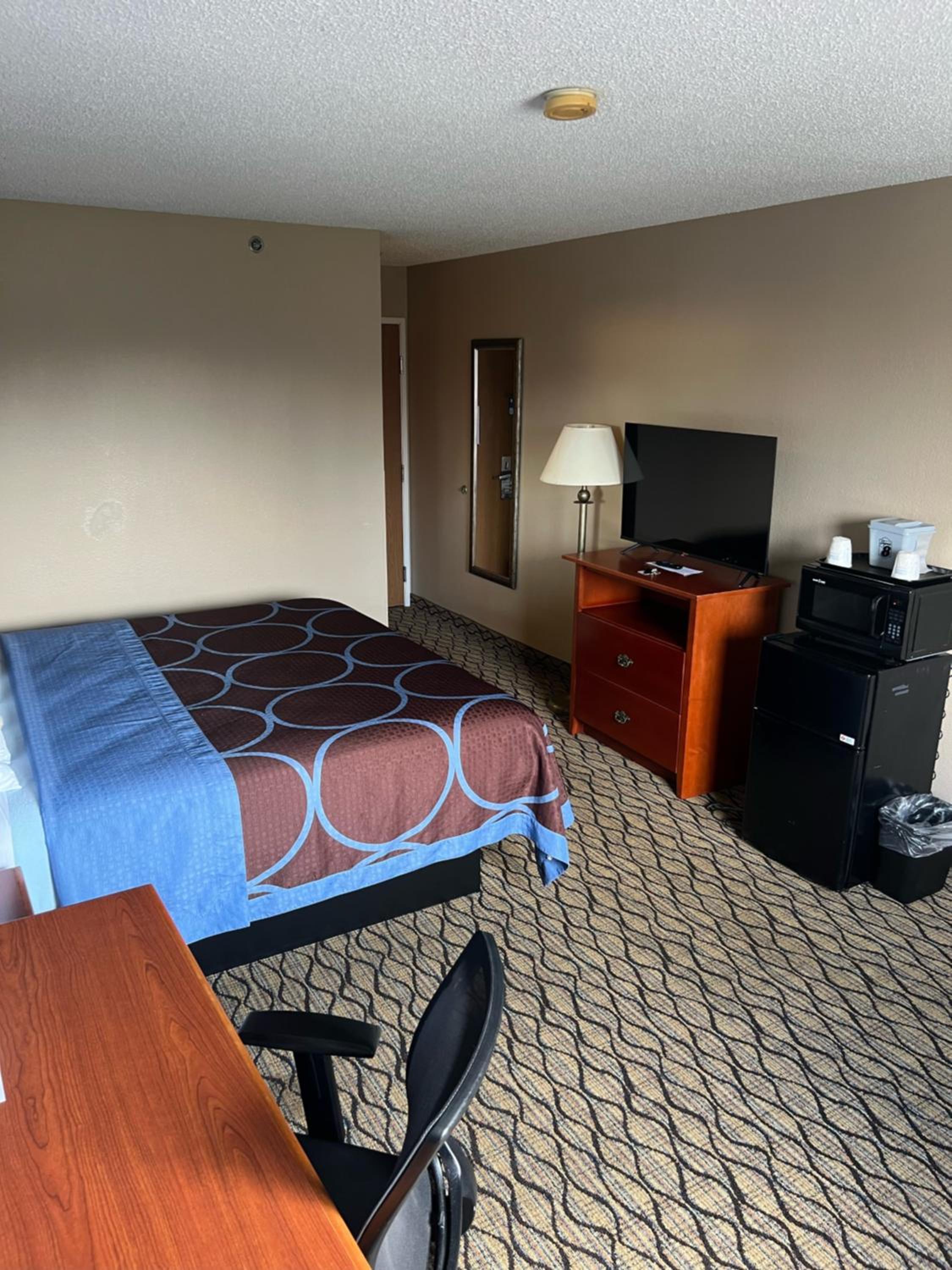 King Room - Non-Smoking - Photo 2