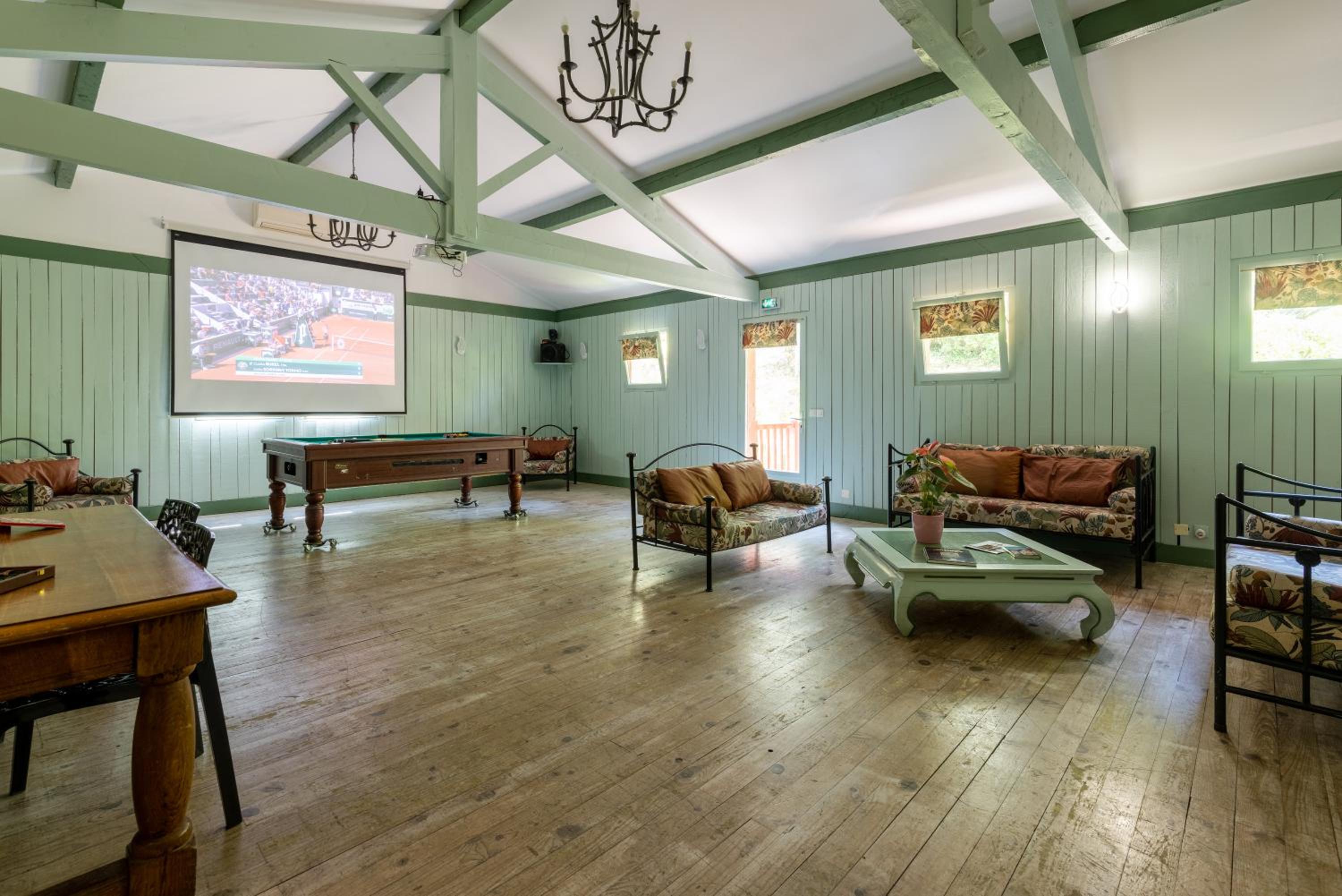 Two-Bedroom House (4-6 People) - Photo 4