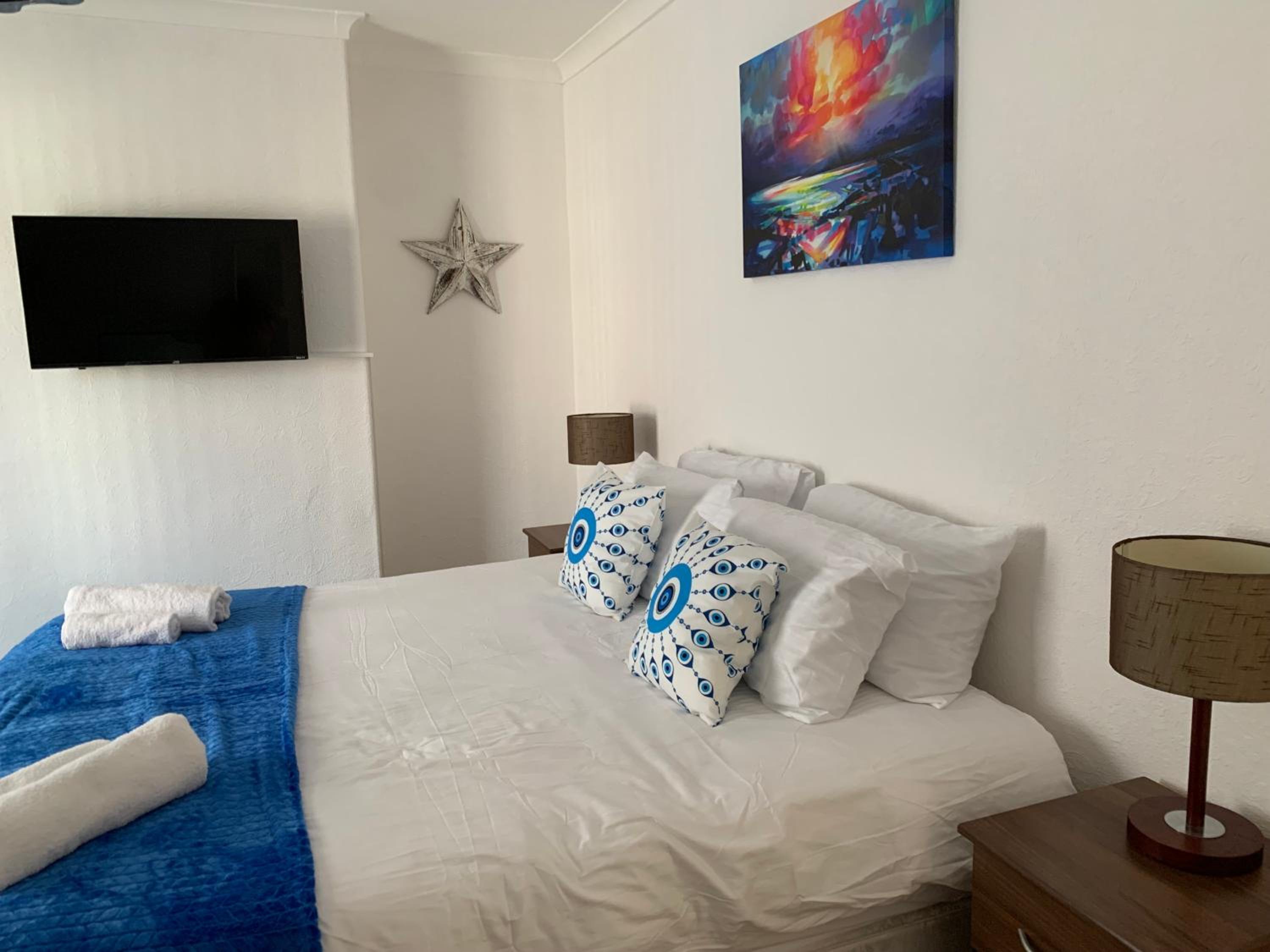 Three-Bedroom House photo 2