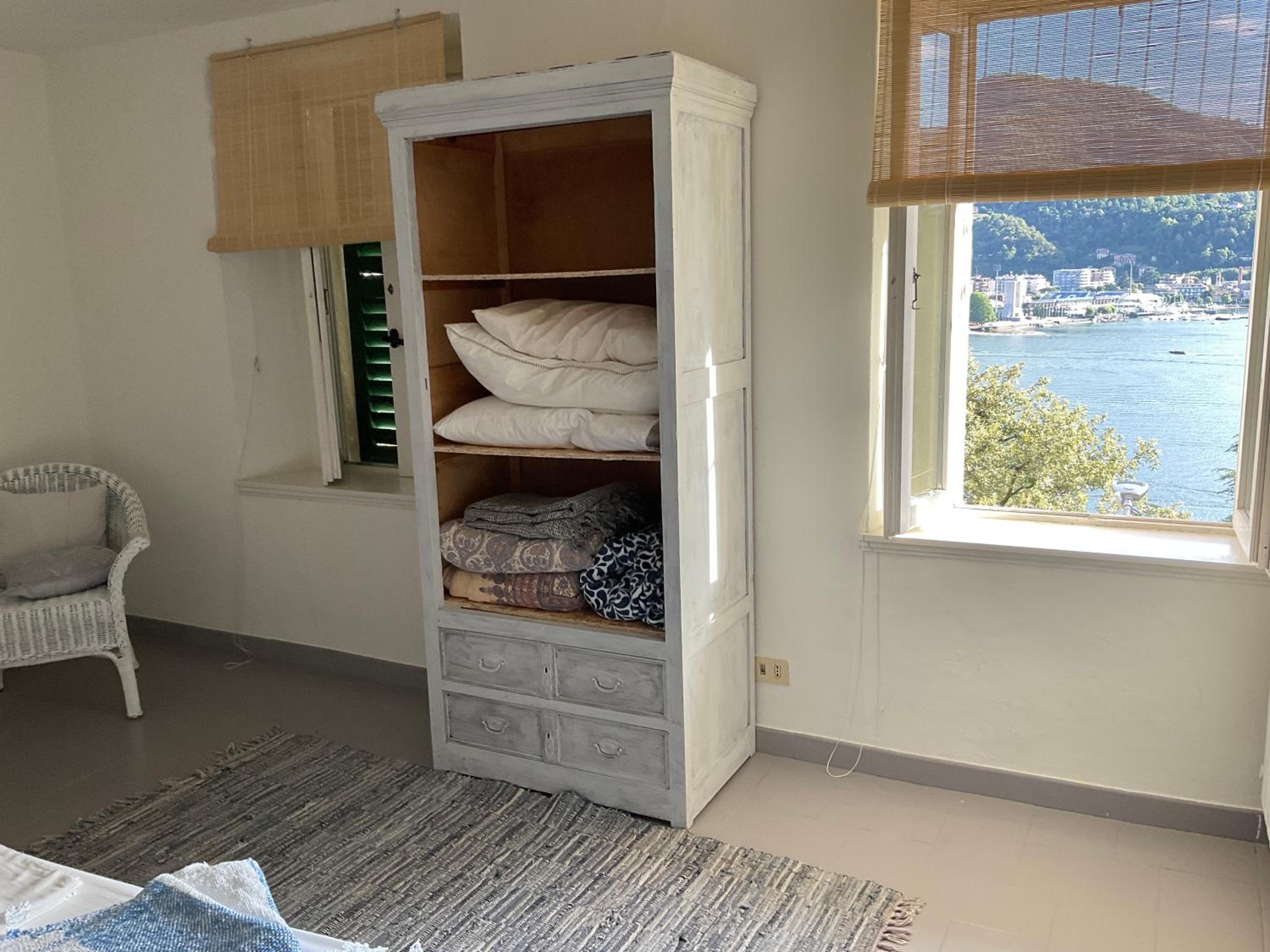 Apartment with Lake View