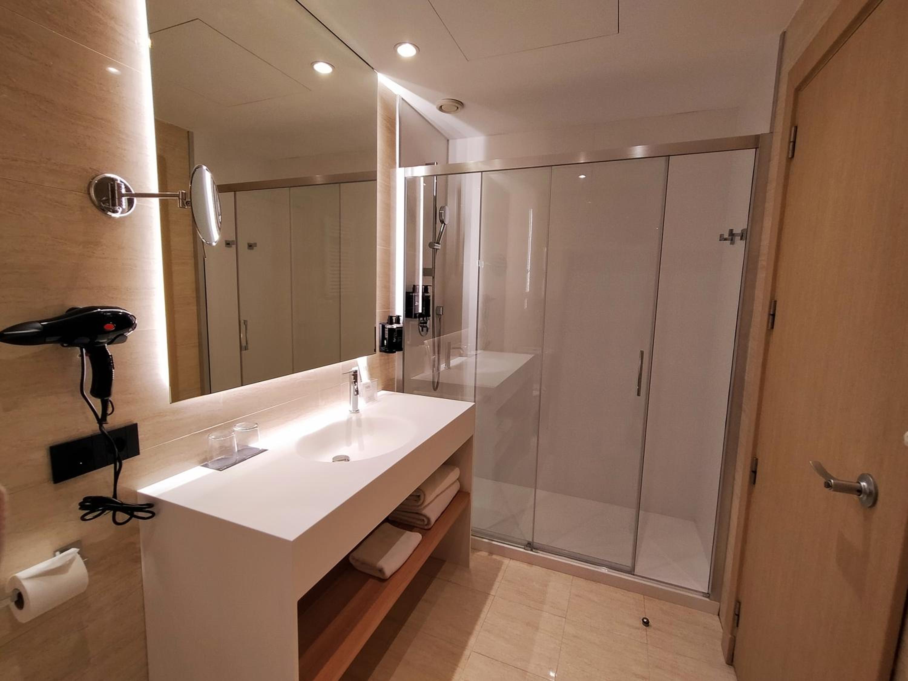 Double or Twin Room - Photo 4