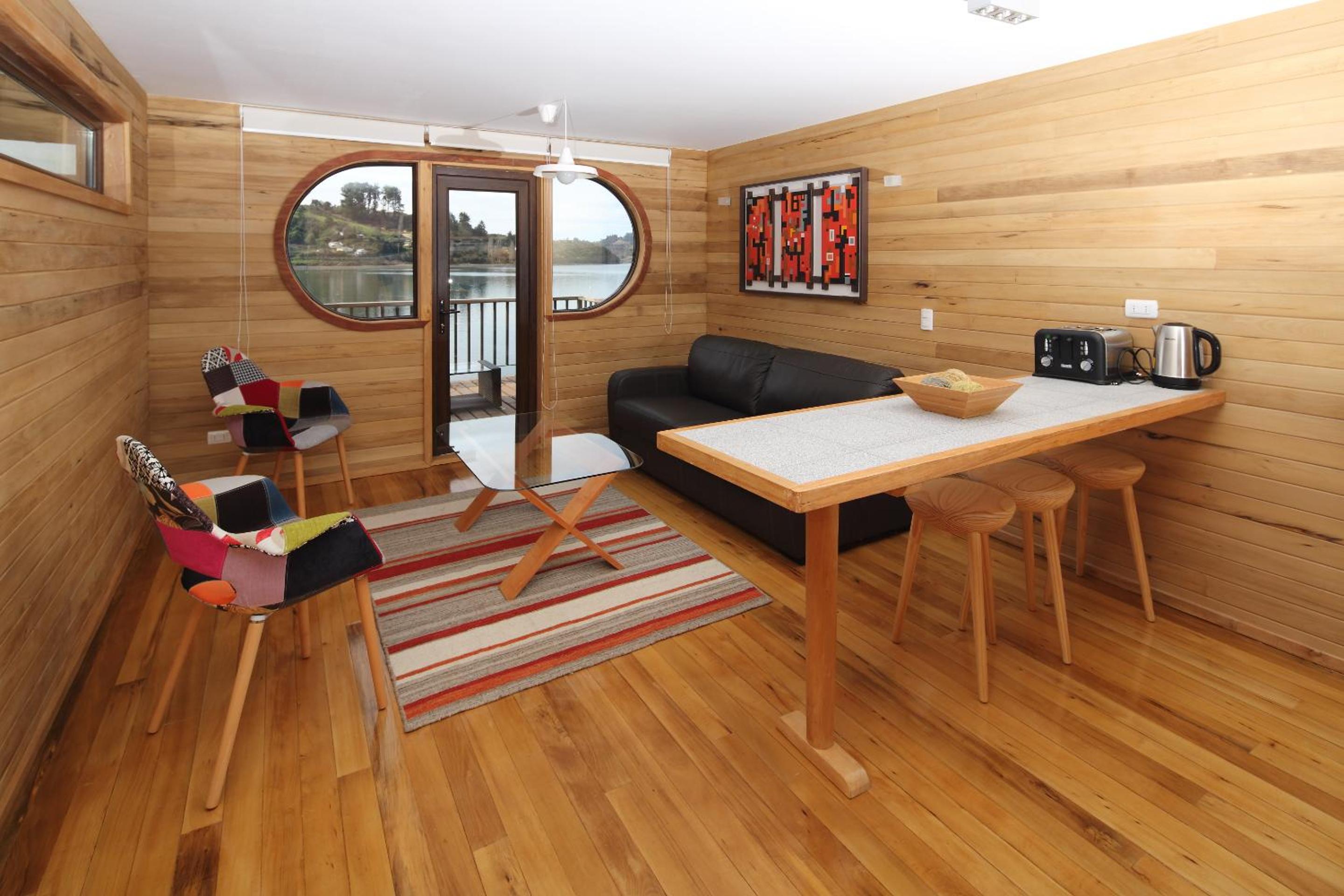 One-Bedroom Apartment with Sea View photo 2