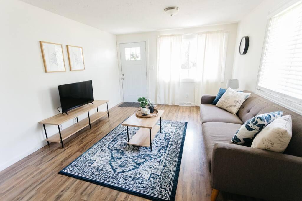 Three-Bedroom Apartment photo 1