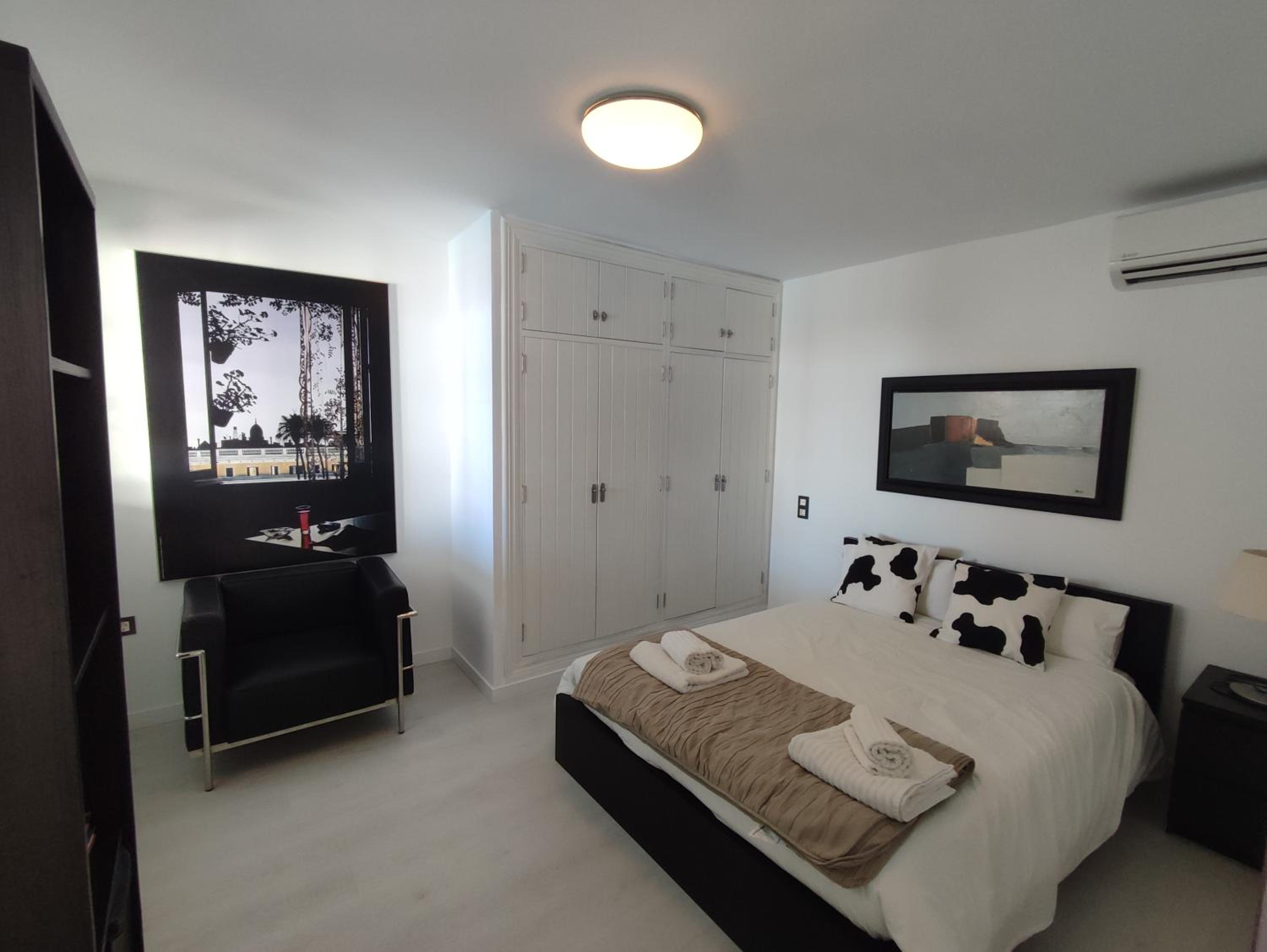 One-Bedroom Apartment photo 3