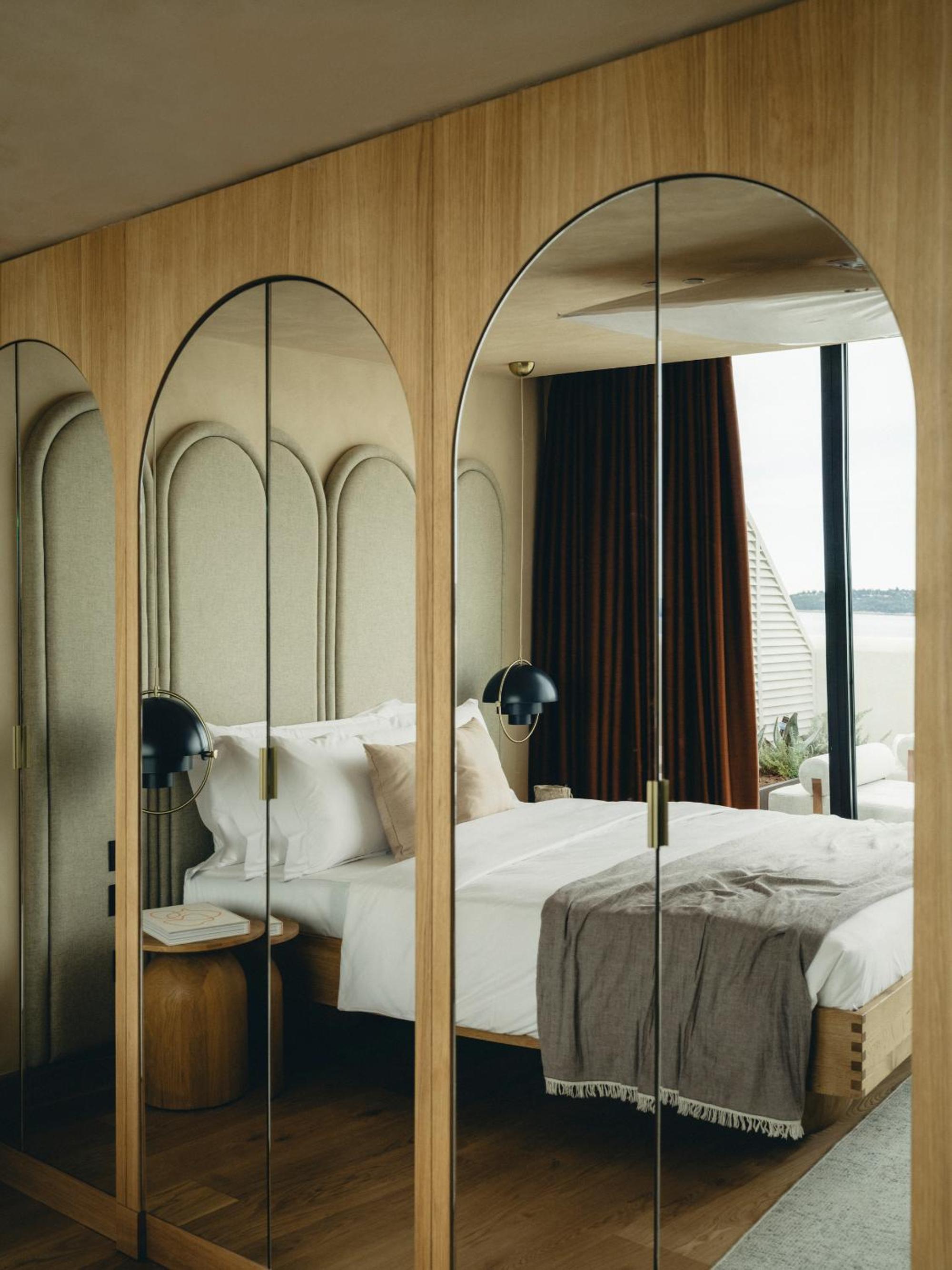 Panoramic Room - Photo 5