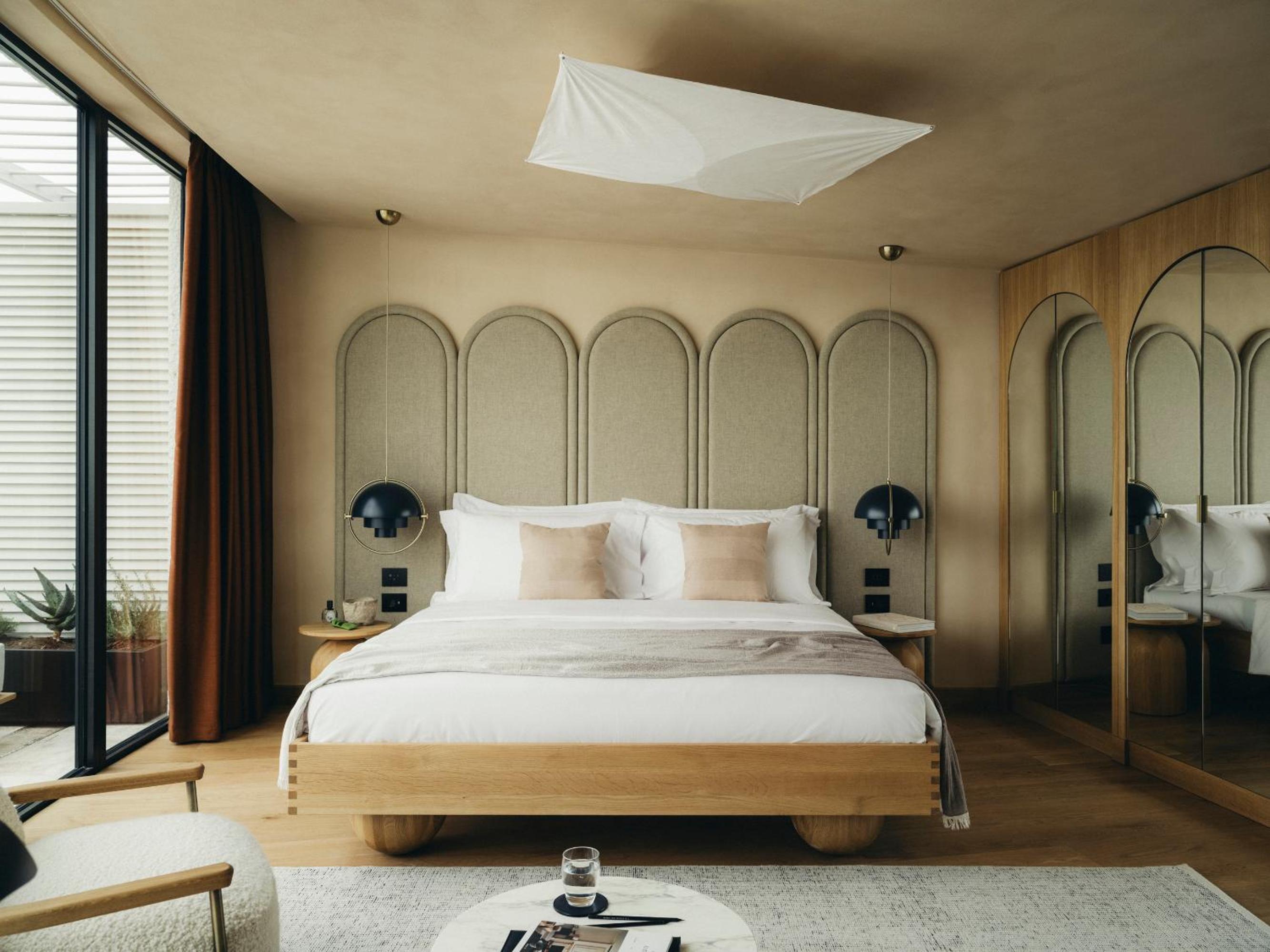 Panoramic Room - Photo 4