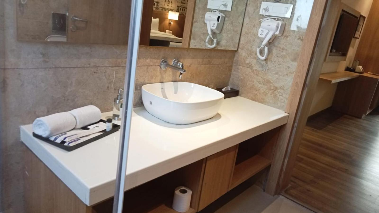 Premier Double Room - Photo 4