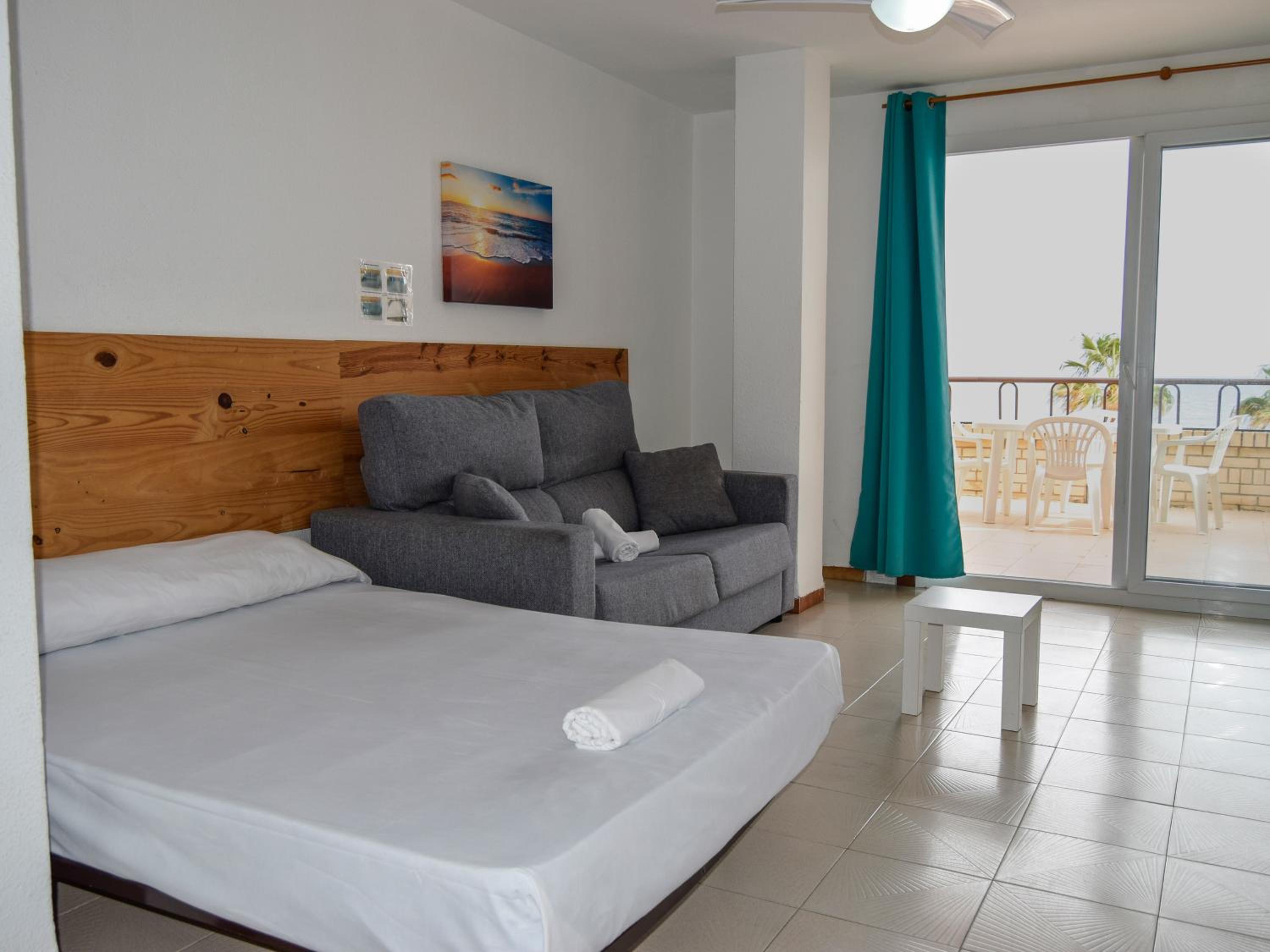 Studio Apartment - Photo 1