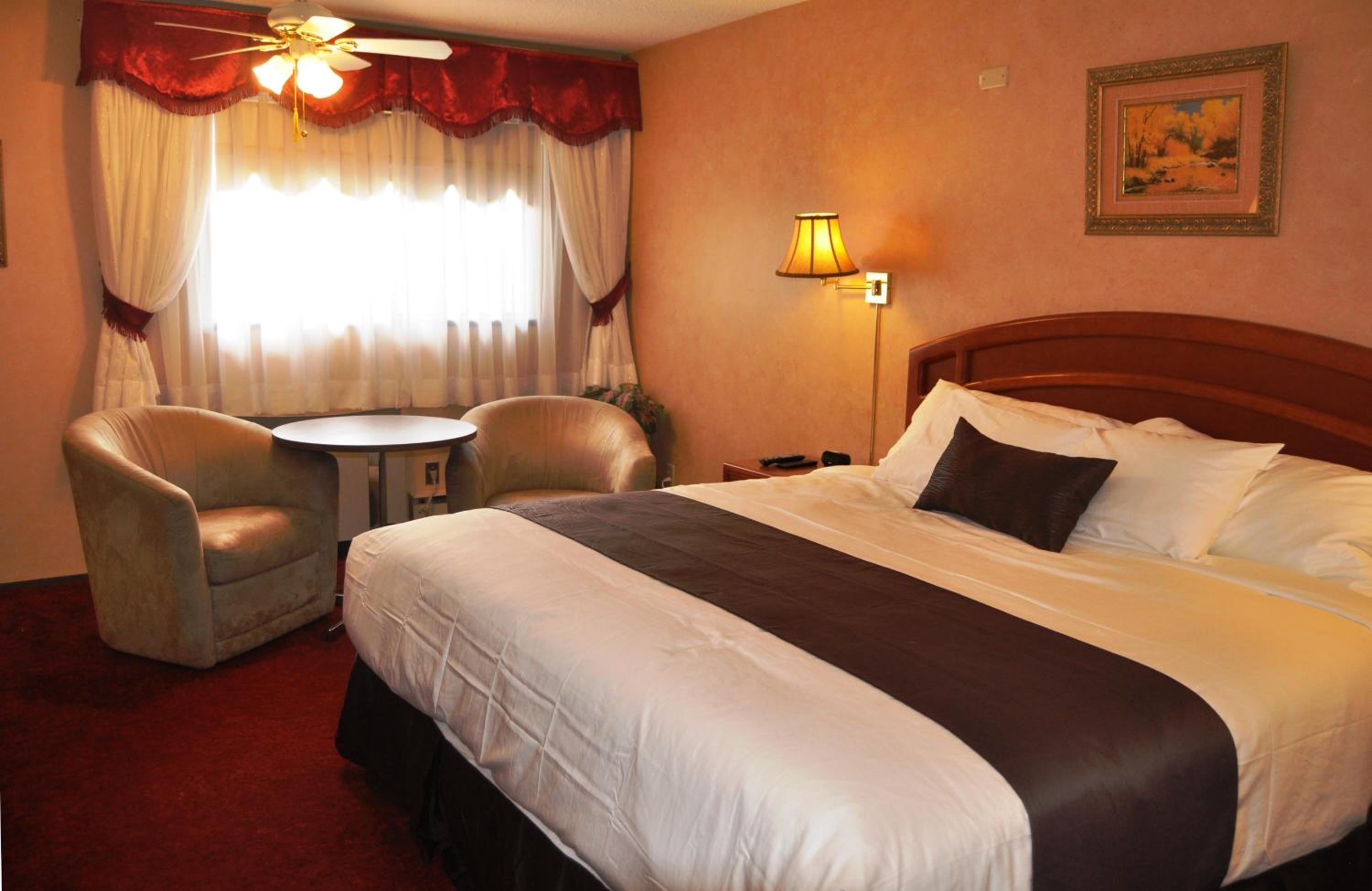 King Bed Room with Jacuzzi photo 1