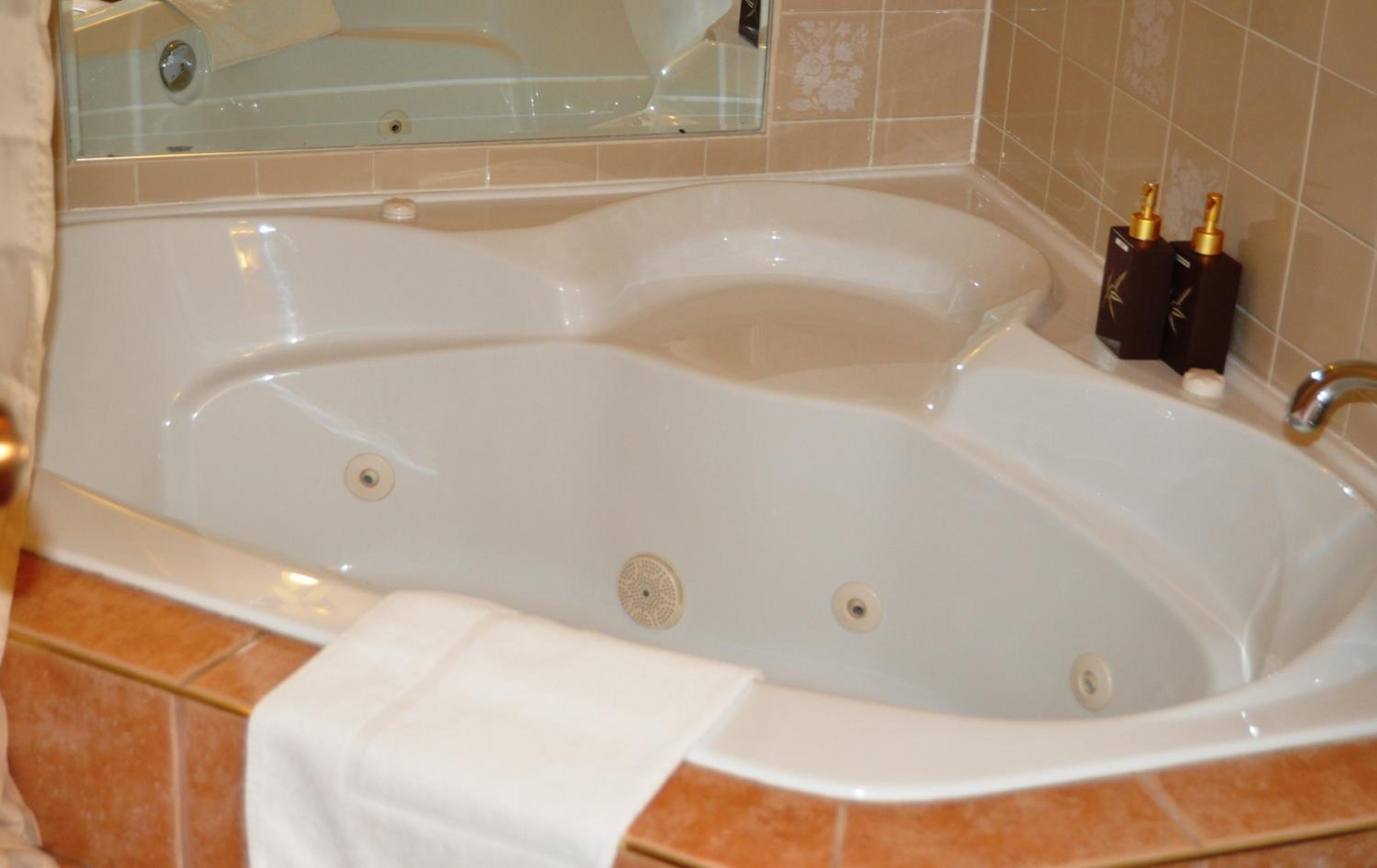 King Bed Room with Jacuzzi photo 2