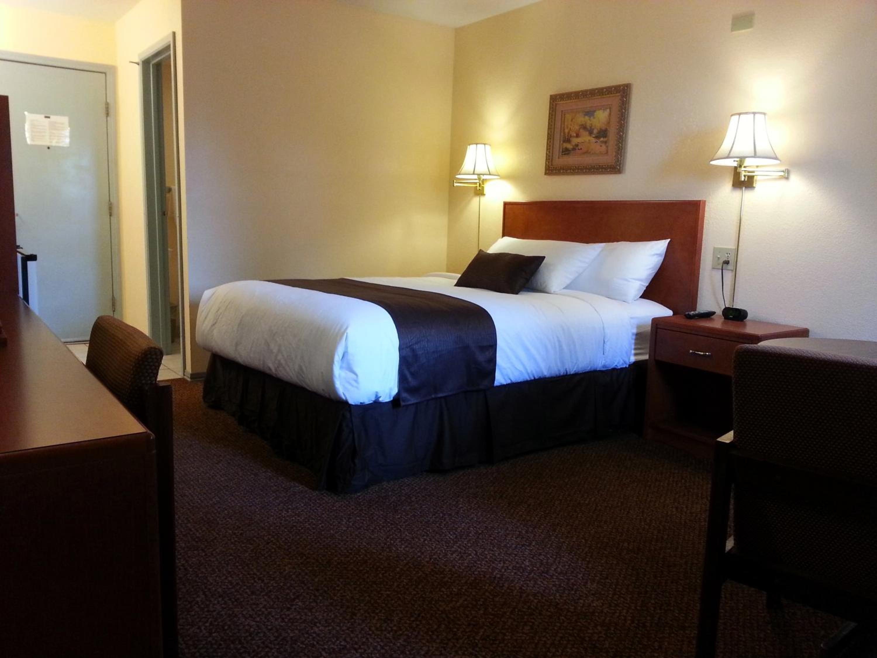 Deluxe Two-Bedroom Suite photo 3