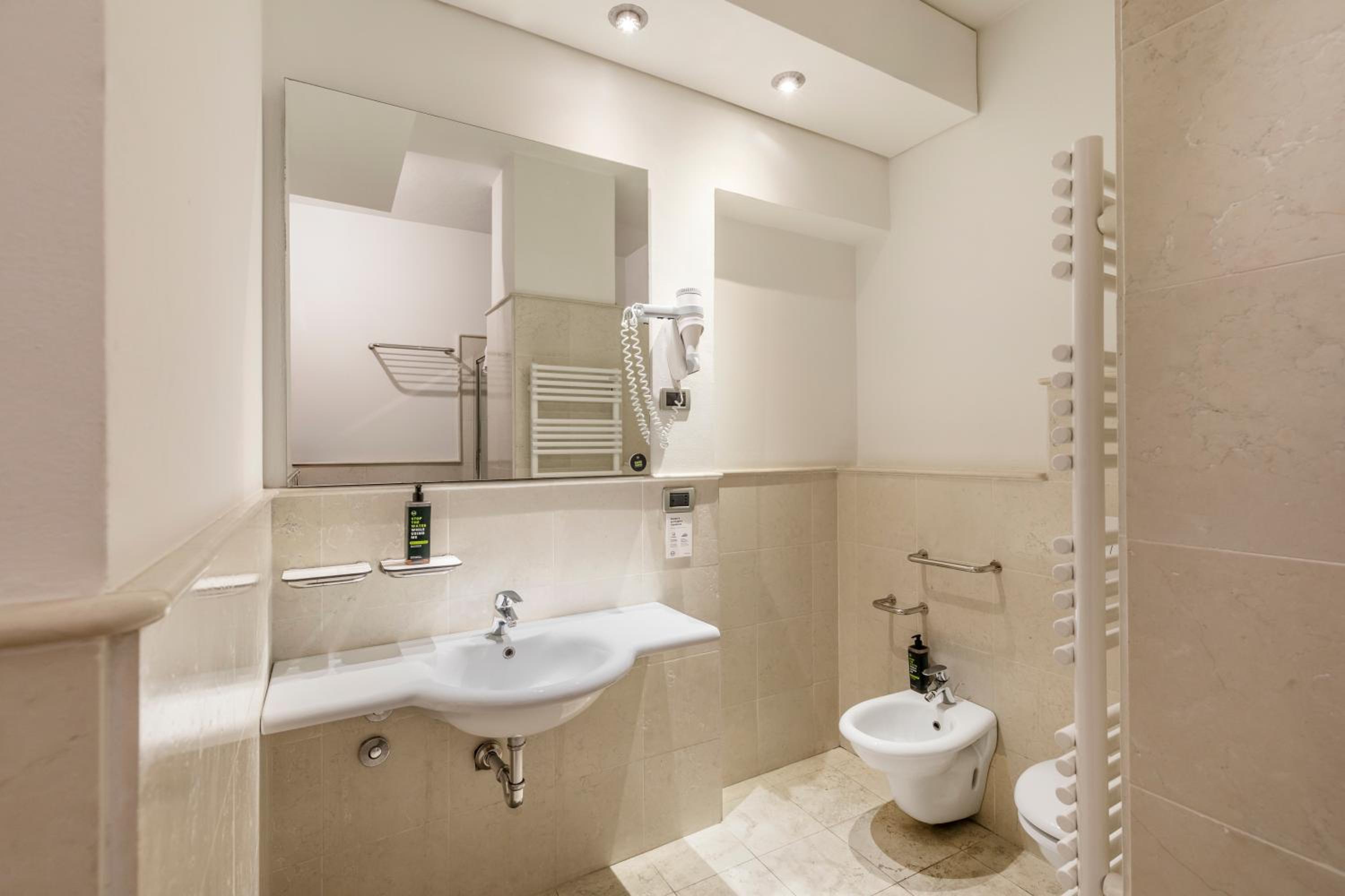 Single Room photo 2