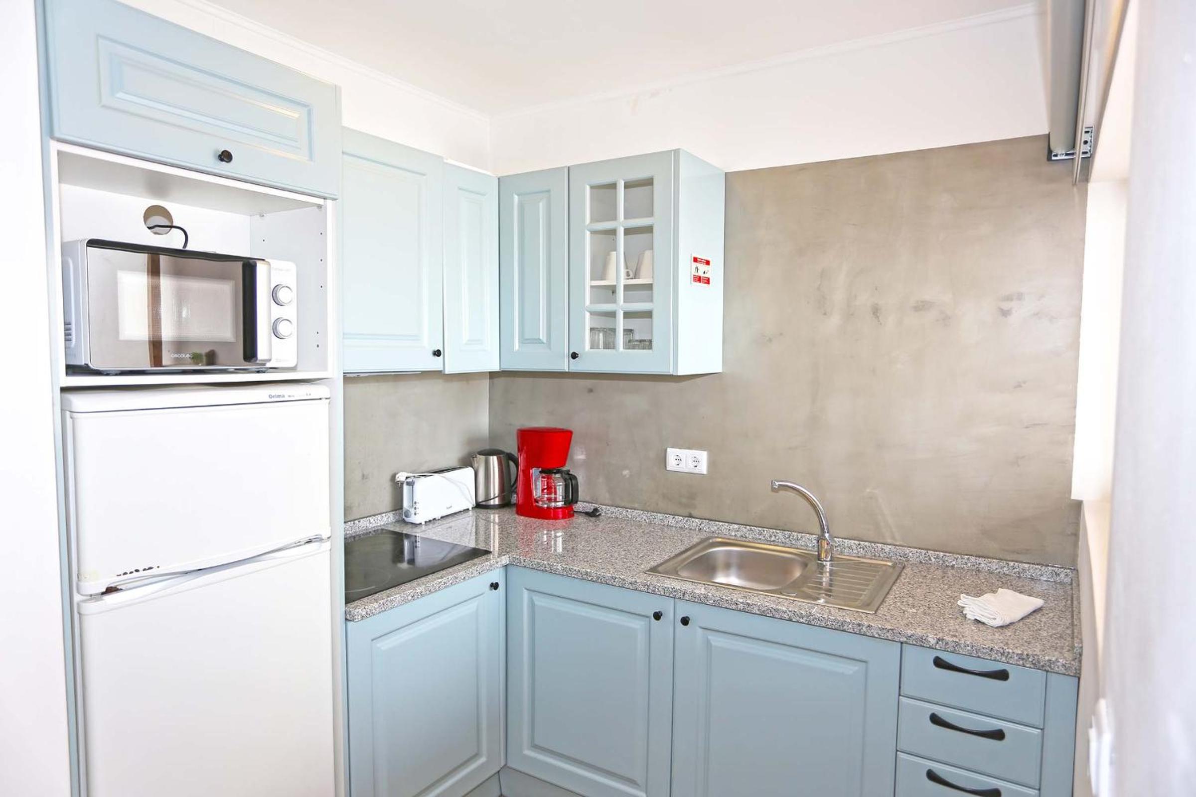 One-Bedroom Apartment - Photo 4