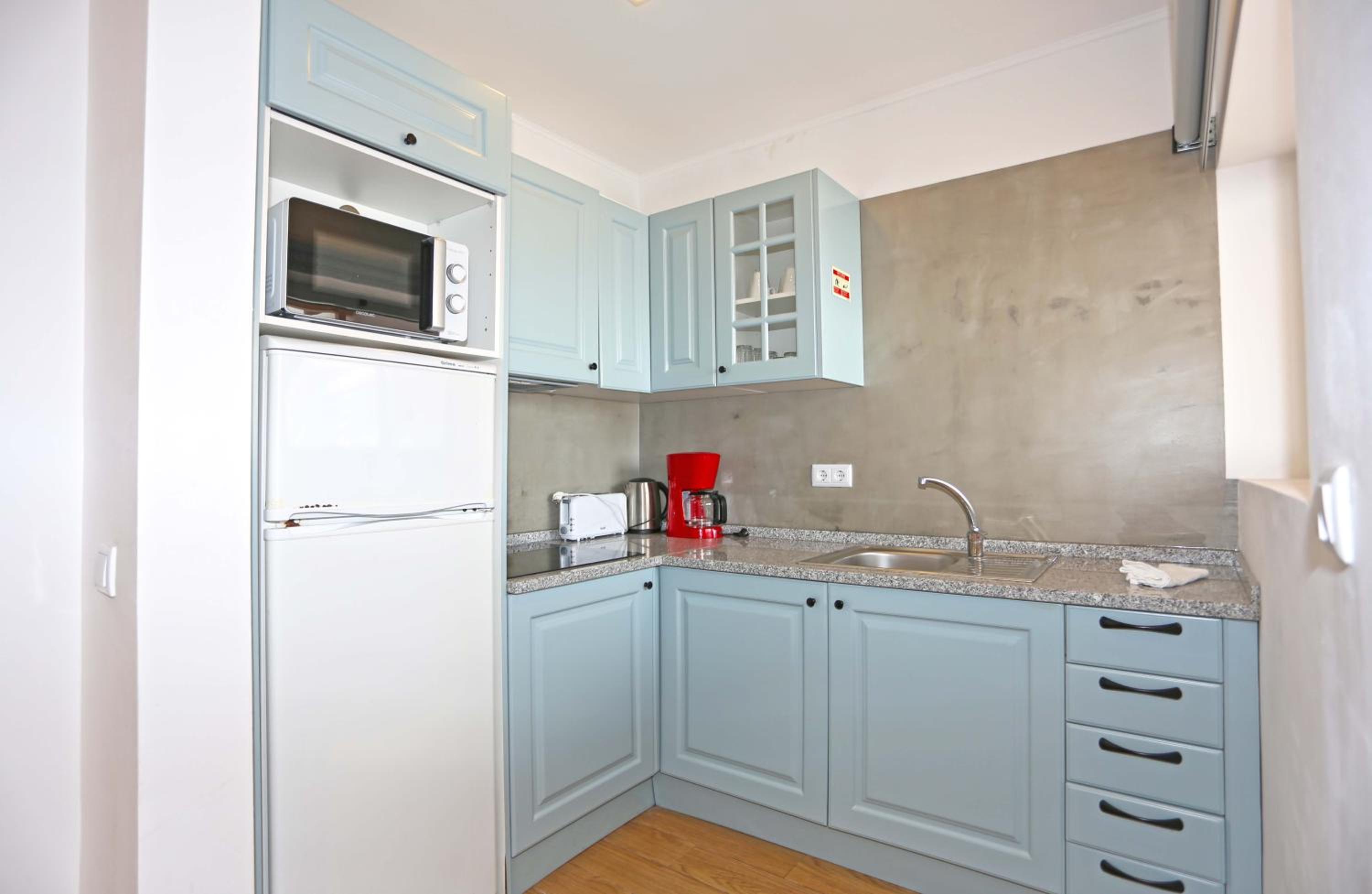 One-Bedroom Apartment - Photo 5