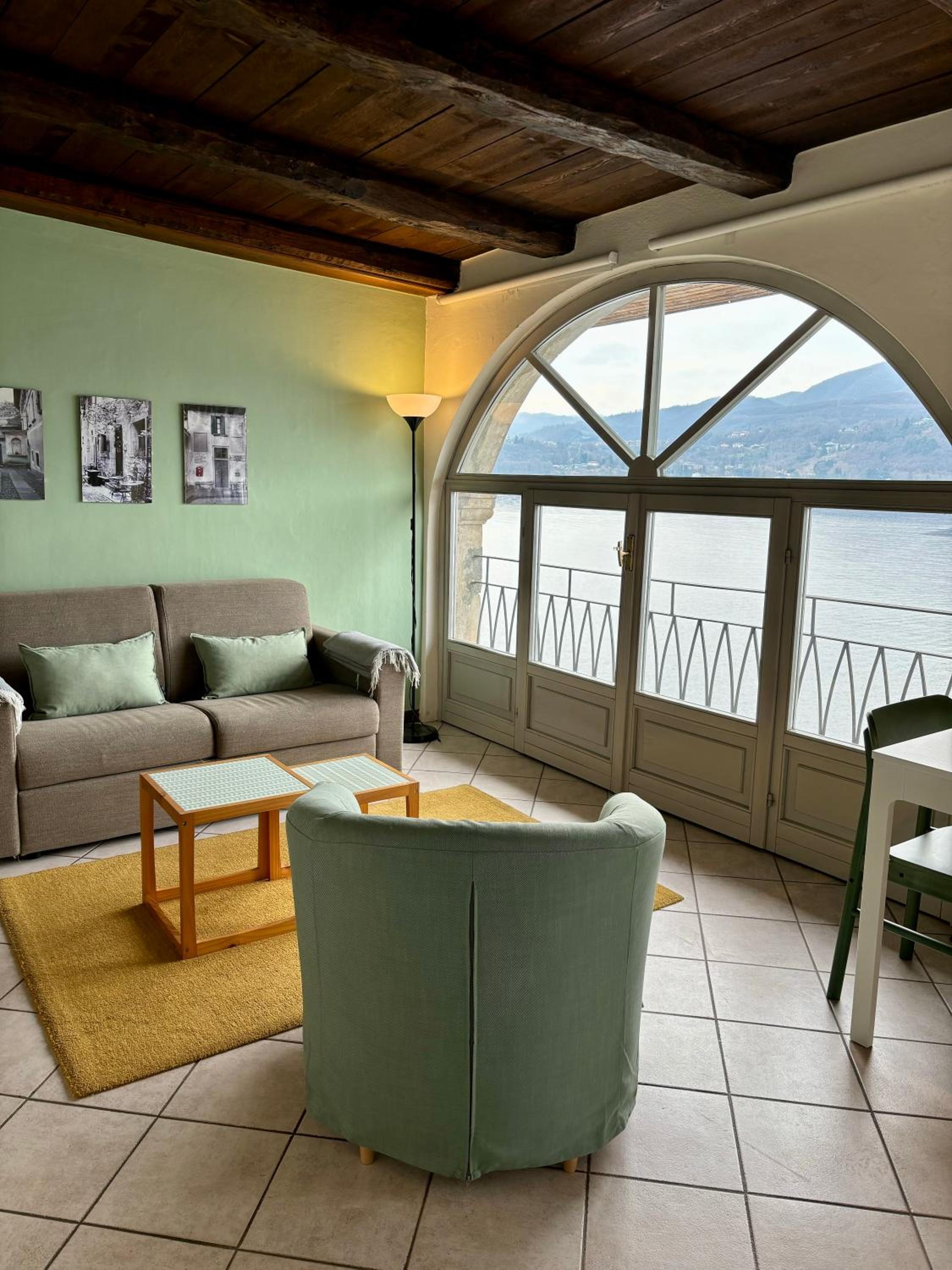 Apartment with Lake View photo 1