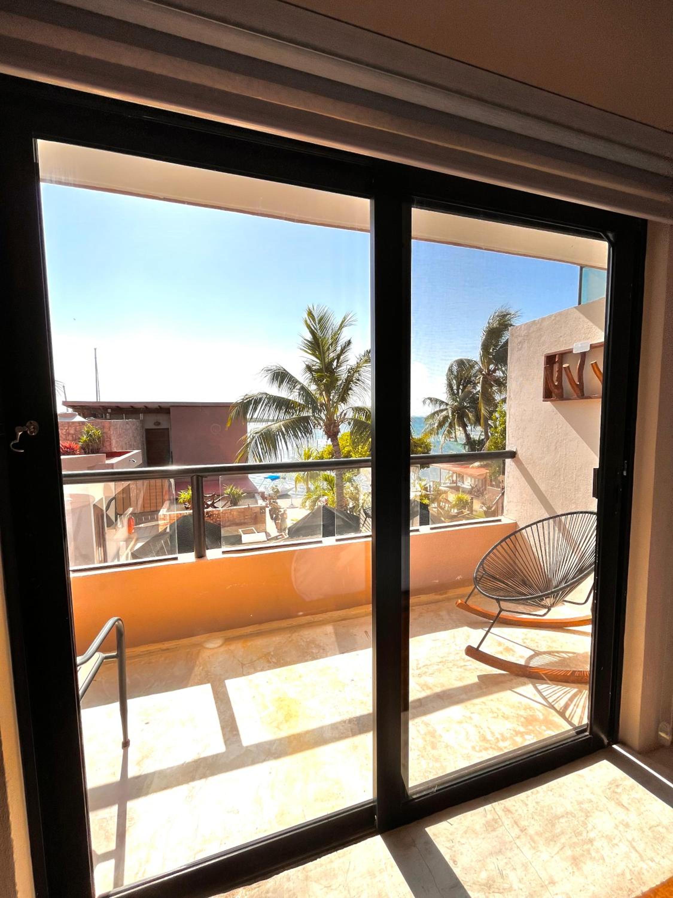 Apartment with Balcony - Photo 15