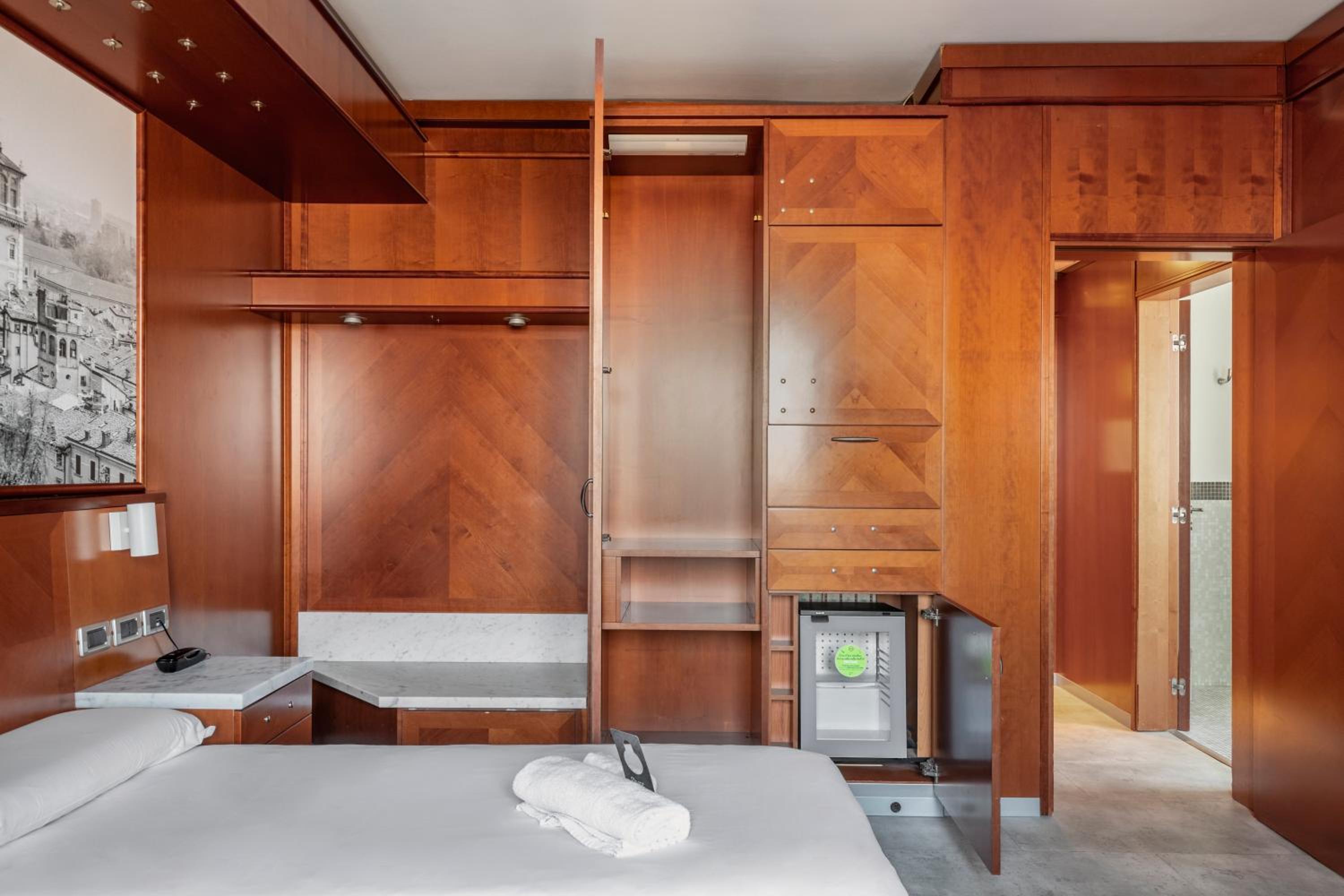 Twin Room - Photo 3