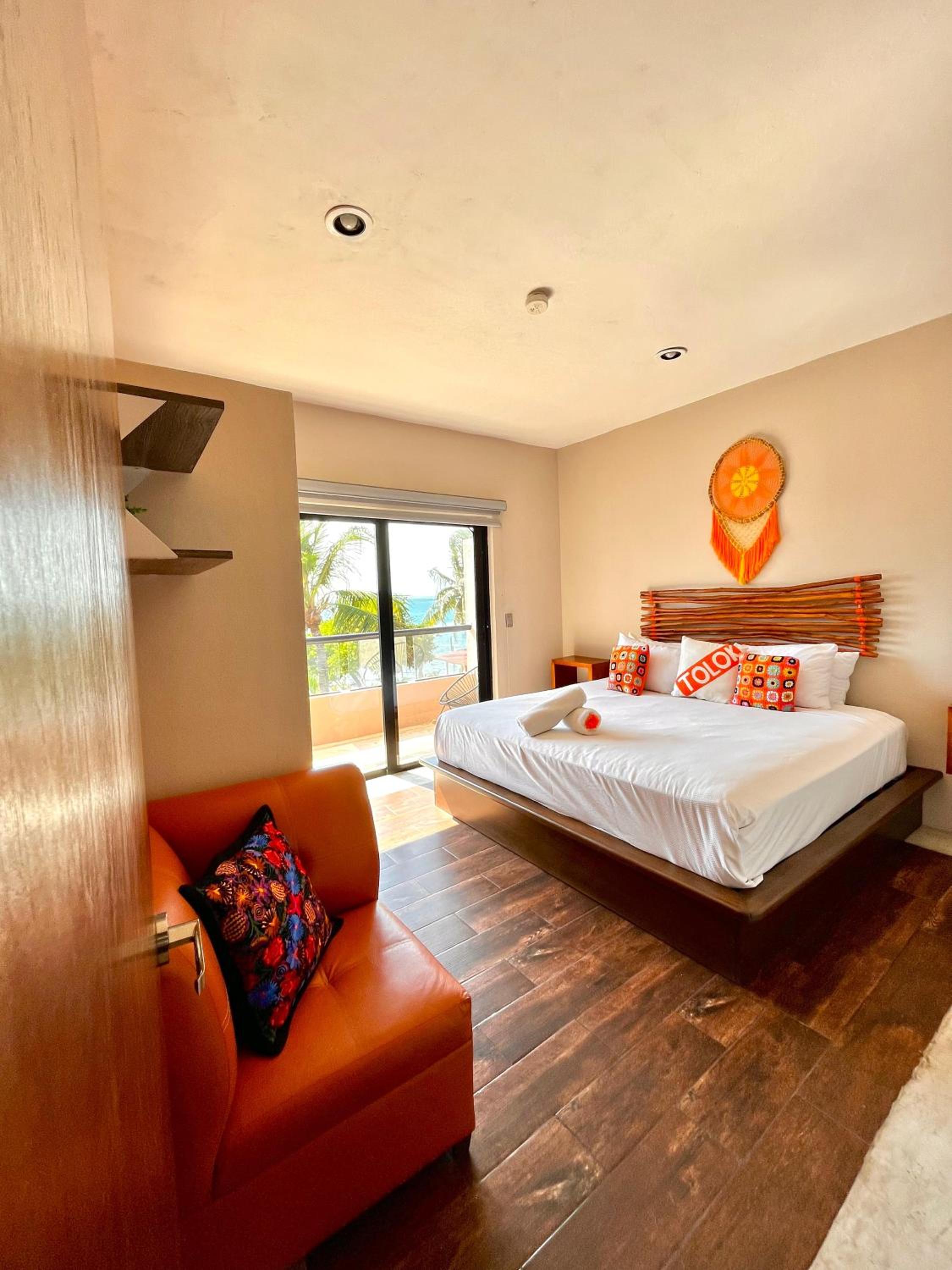 Apartment with Balcony - Photo 1