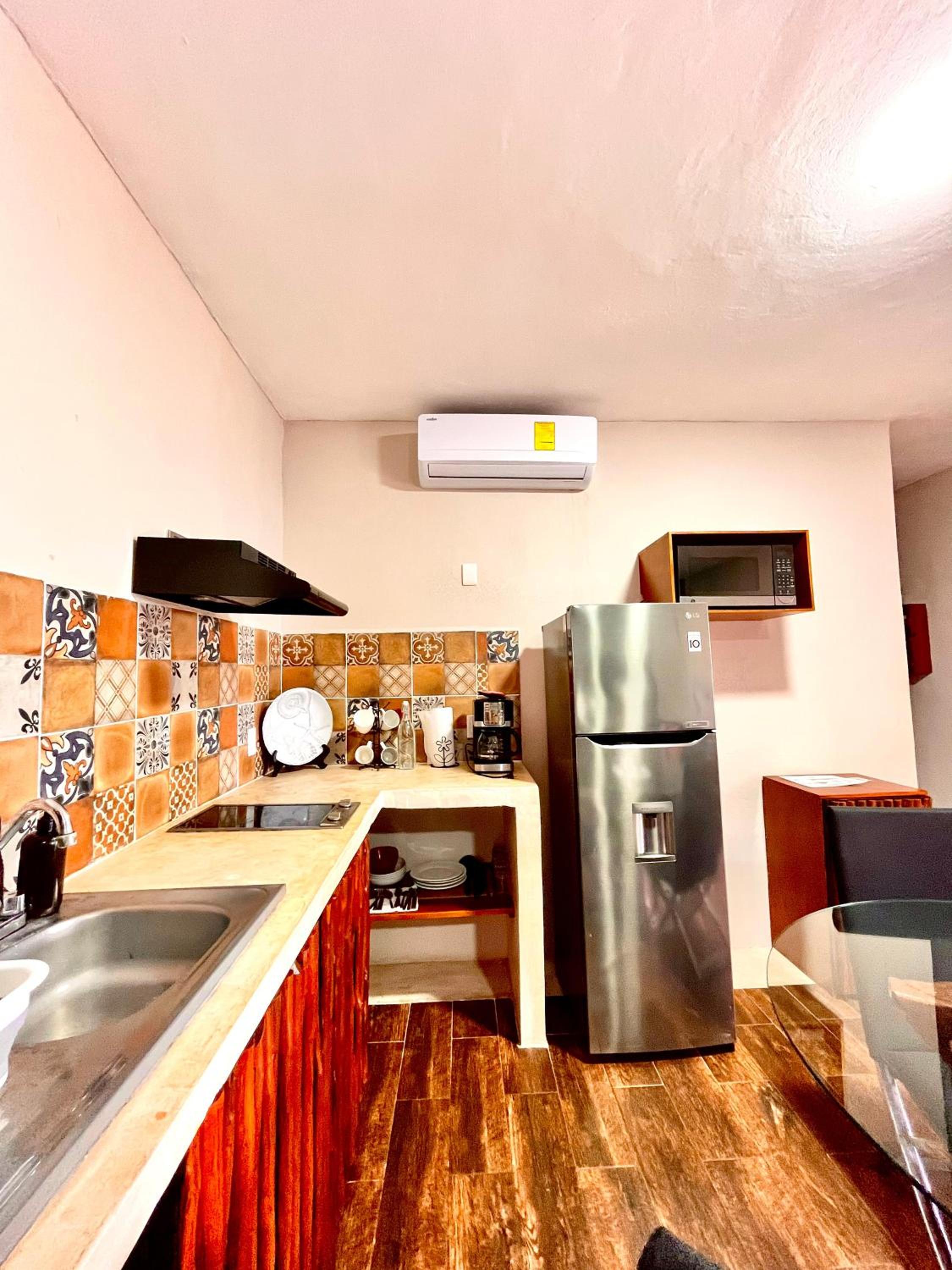 Apartment with Balcony - Photo 3