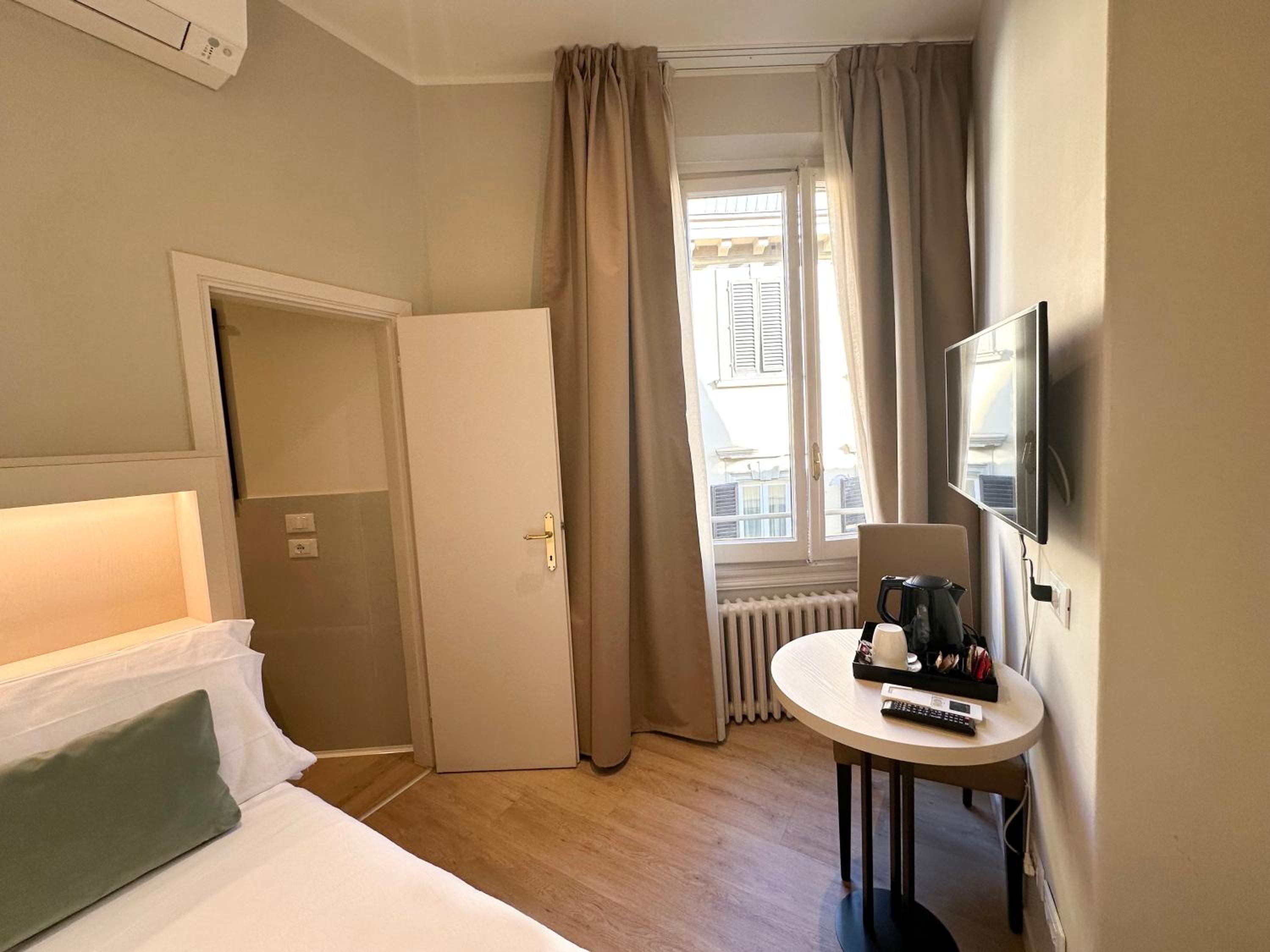 Single Room photo 2
