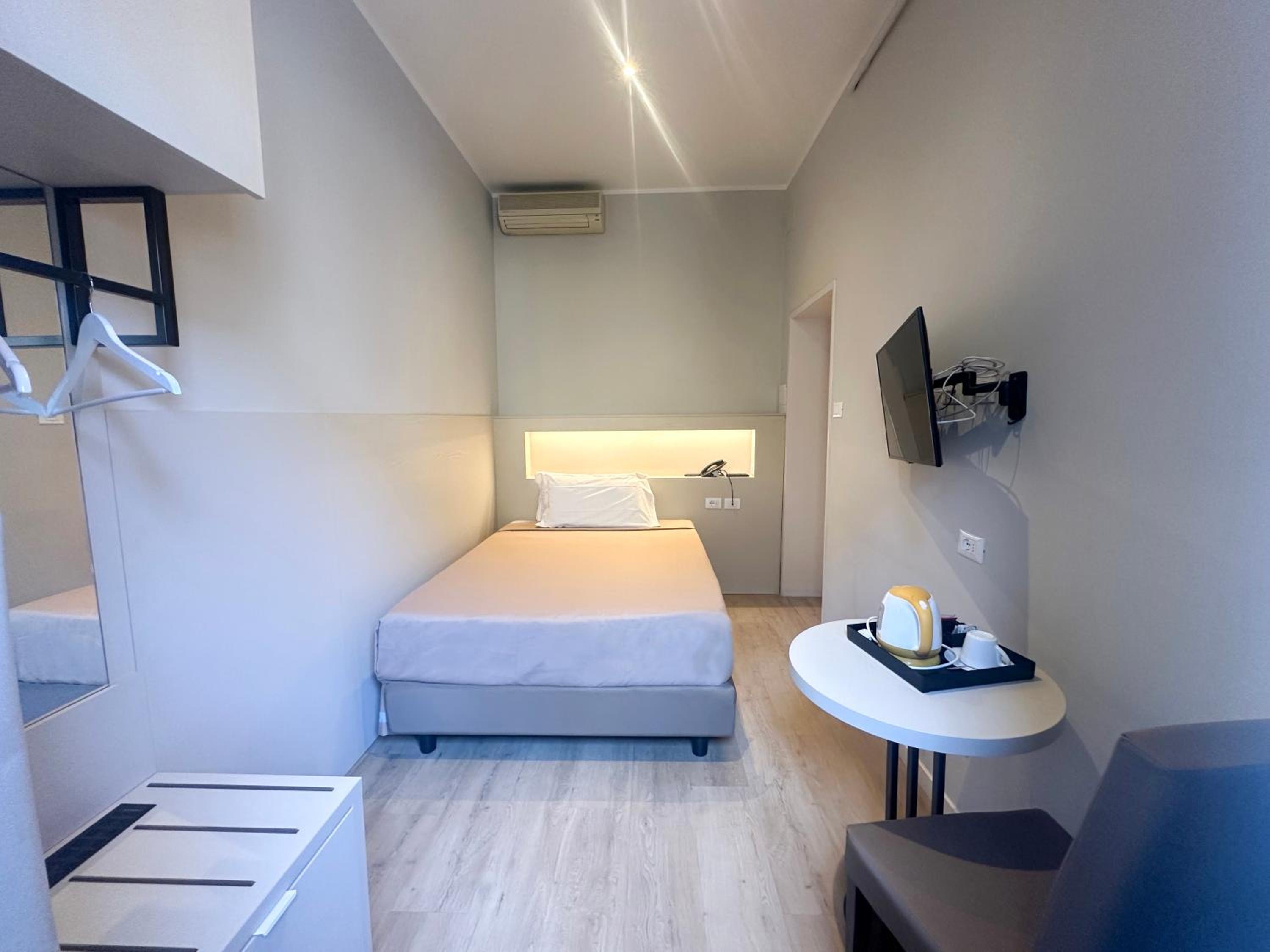 Single Room with Private External Bathroom photo 1