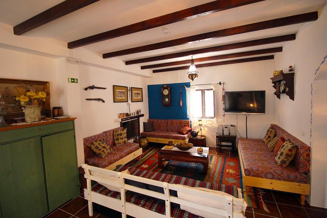 Five-Bedroom House photo 2