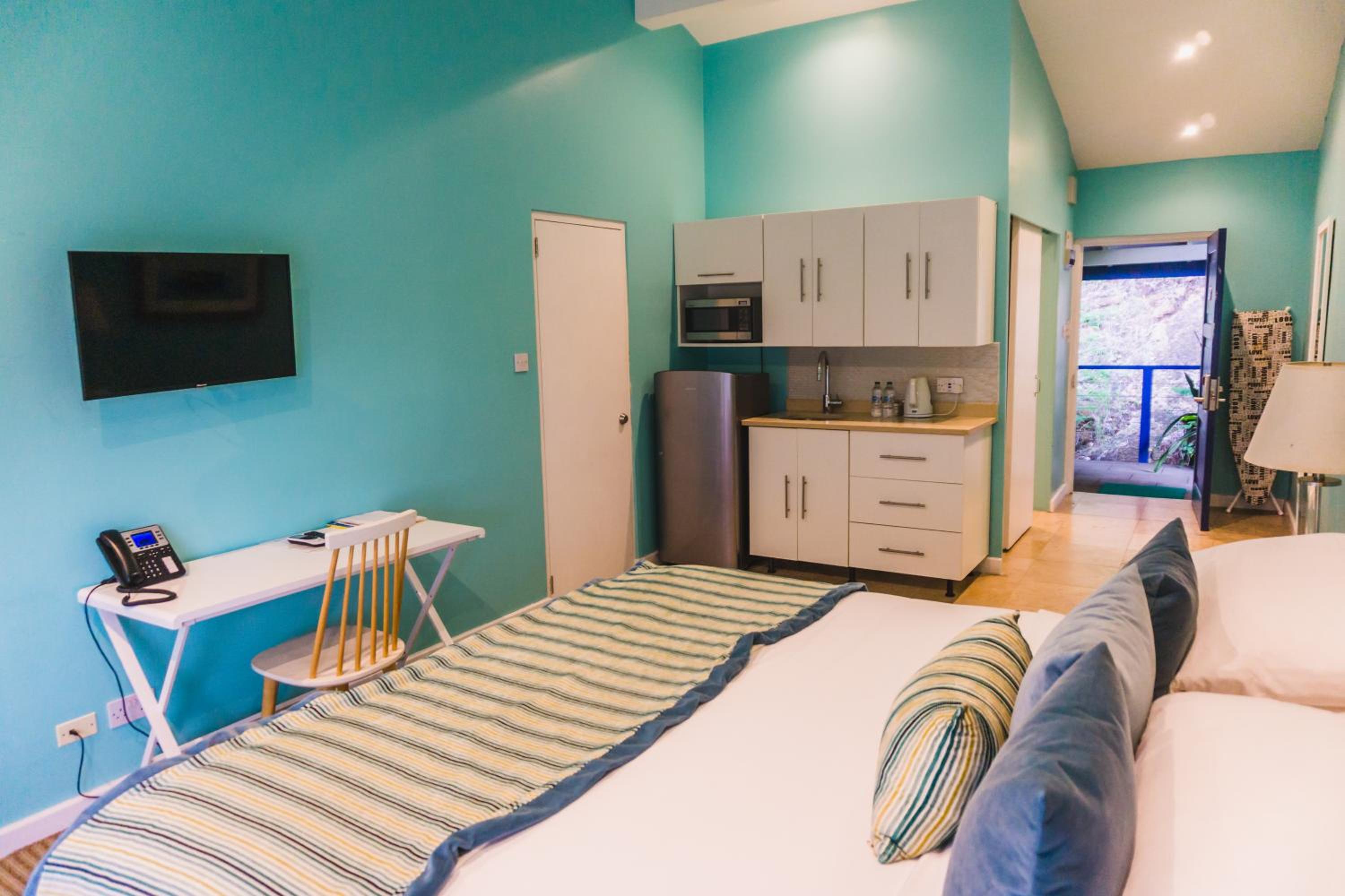 King Room with Pool View photo 3