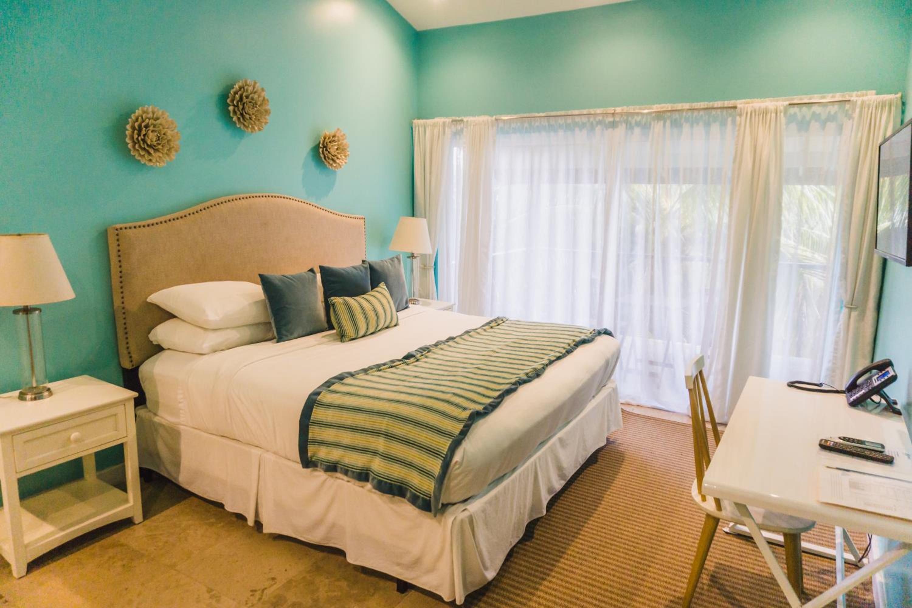 King Room with Pool View photo 2