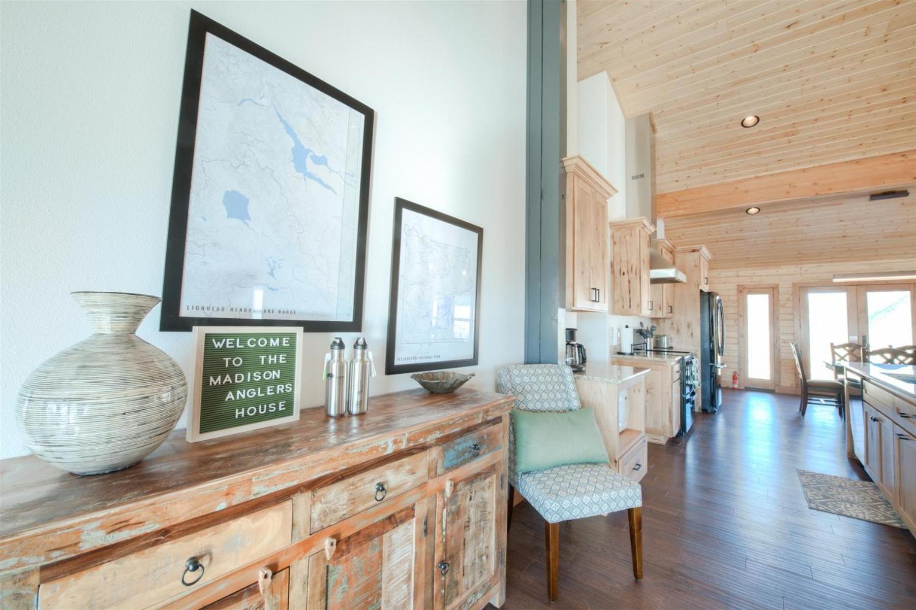 Four-Bedroom Holiday Home photo 2