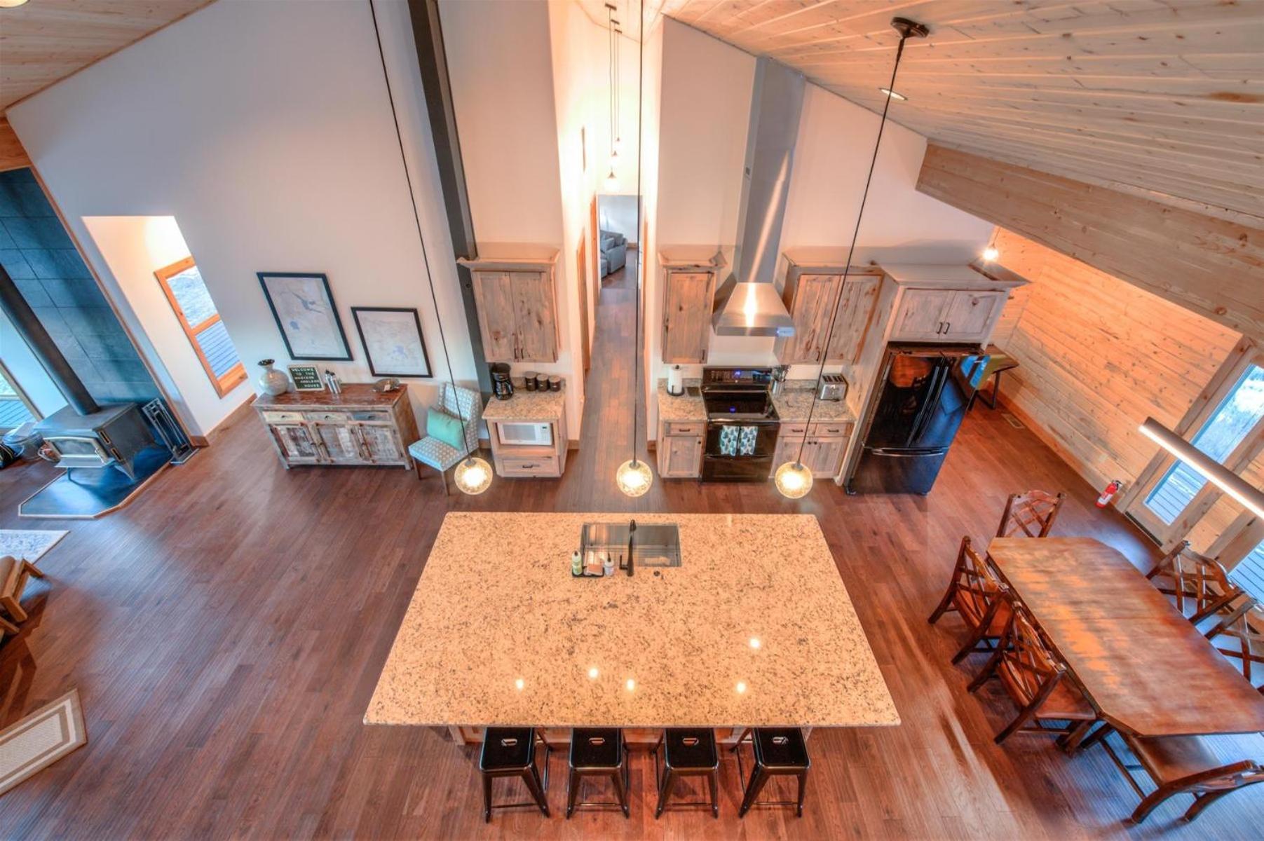 Four-Bedroom Vacation Home photo 2
