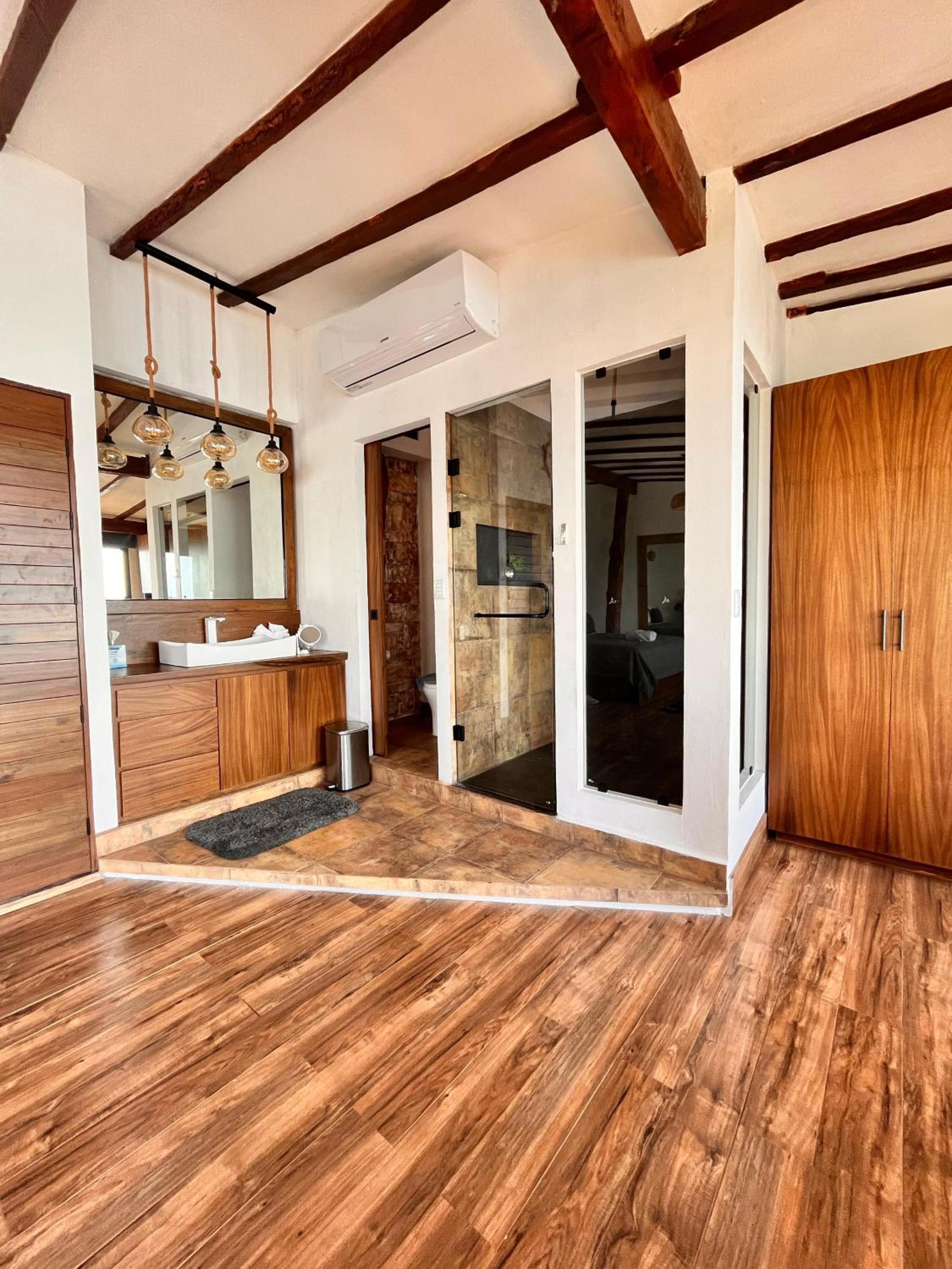 One-Bedroom House - Photo 8