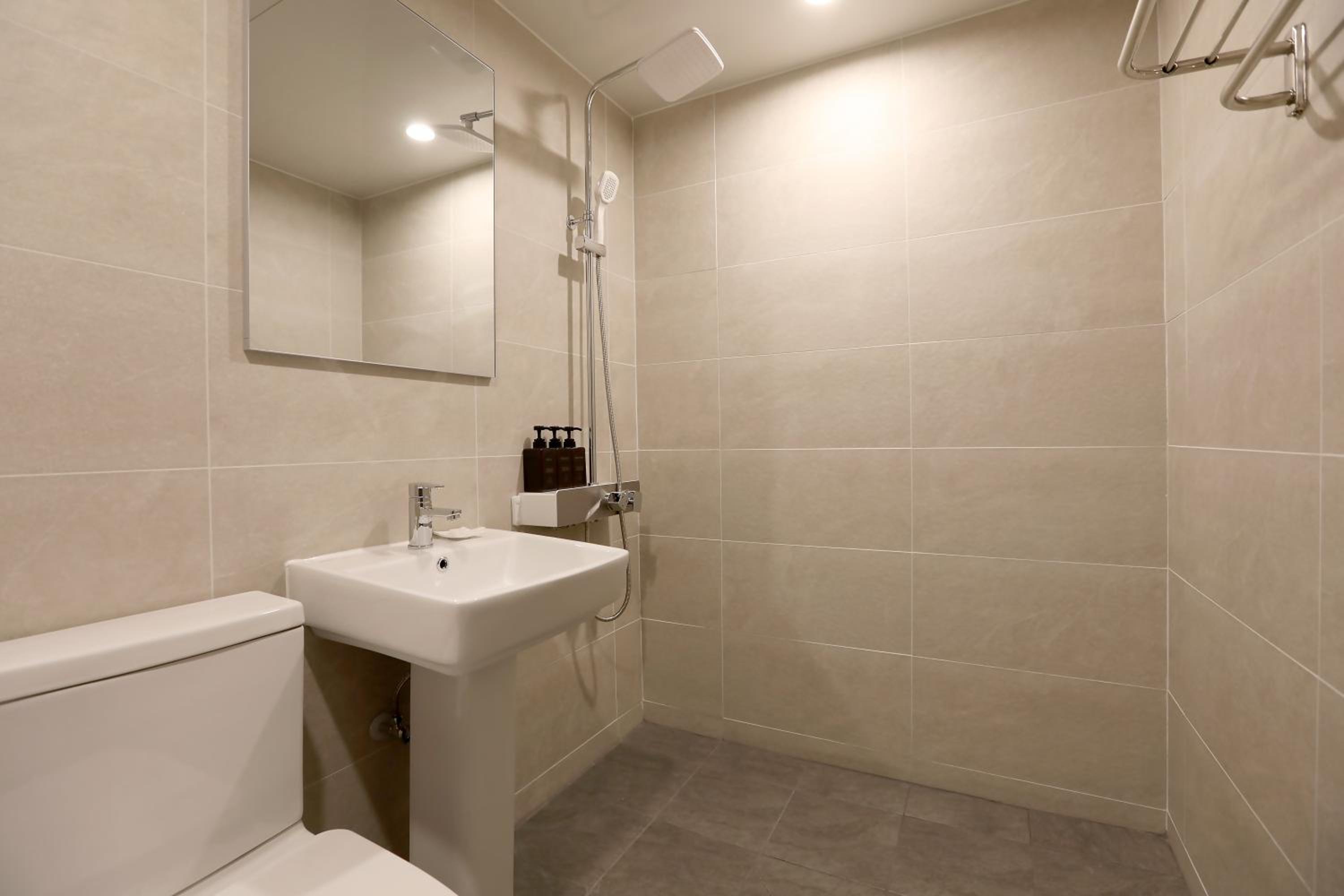 Standard Double Room - Photo 5