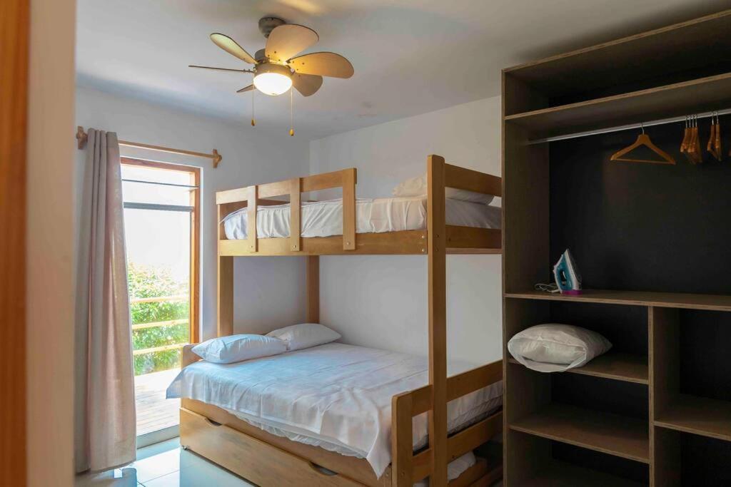 Five-Bedroom House photo 2