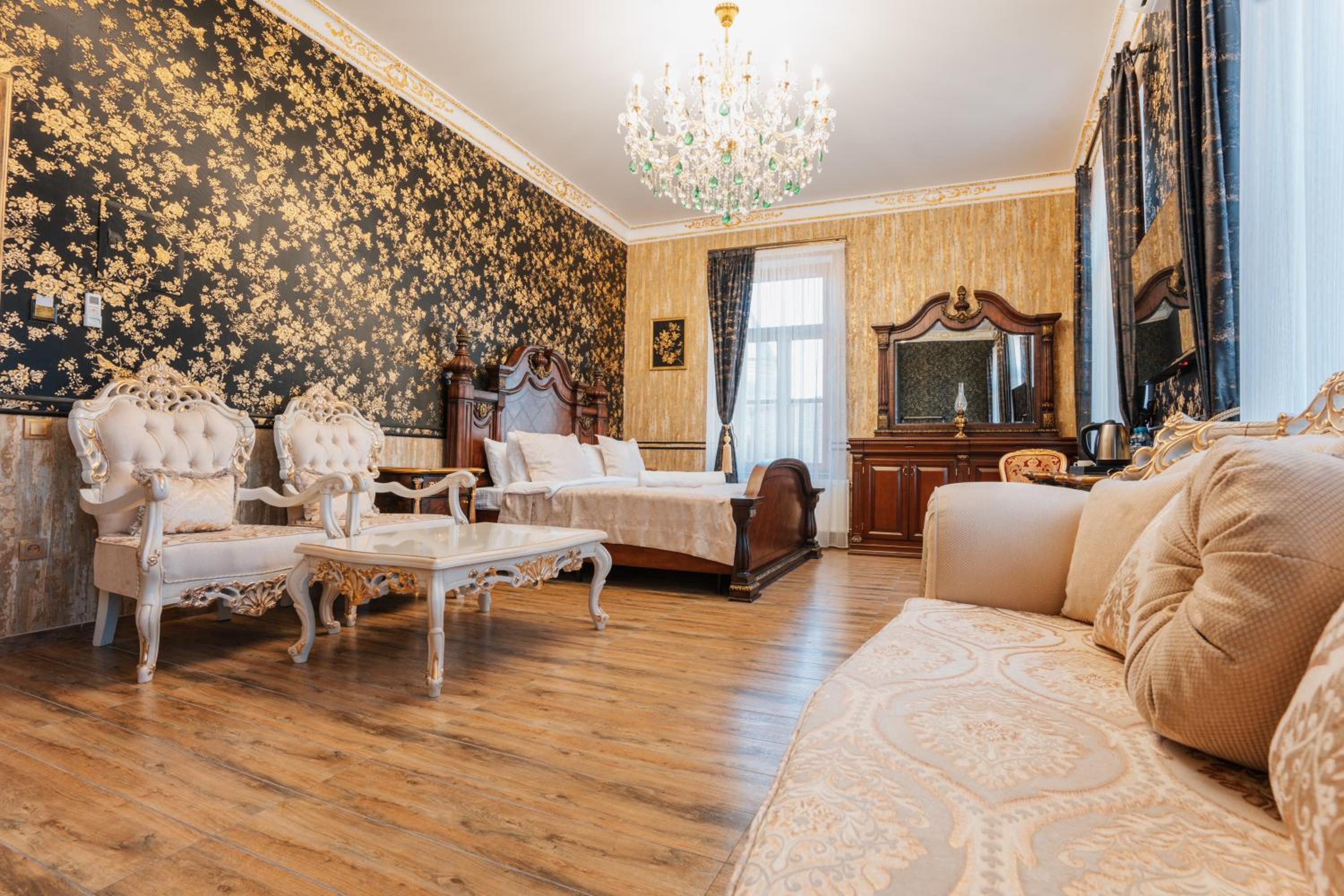 King Room with Balcony - Photo 1