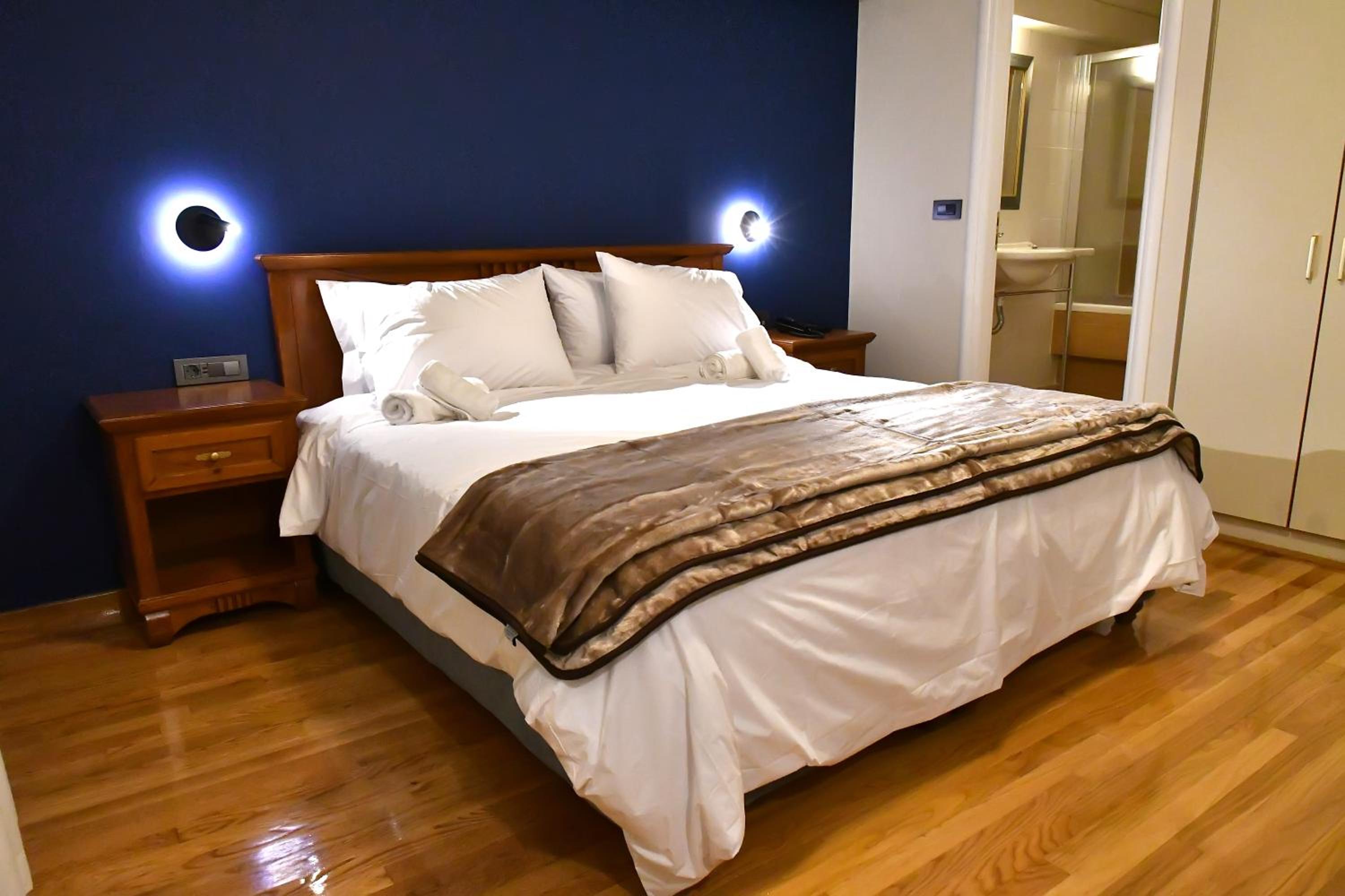 Deluxe Double Room with Balcony and Sea View