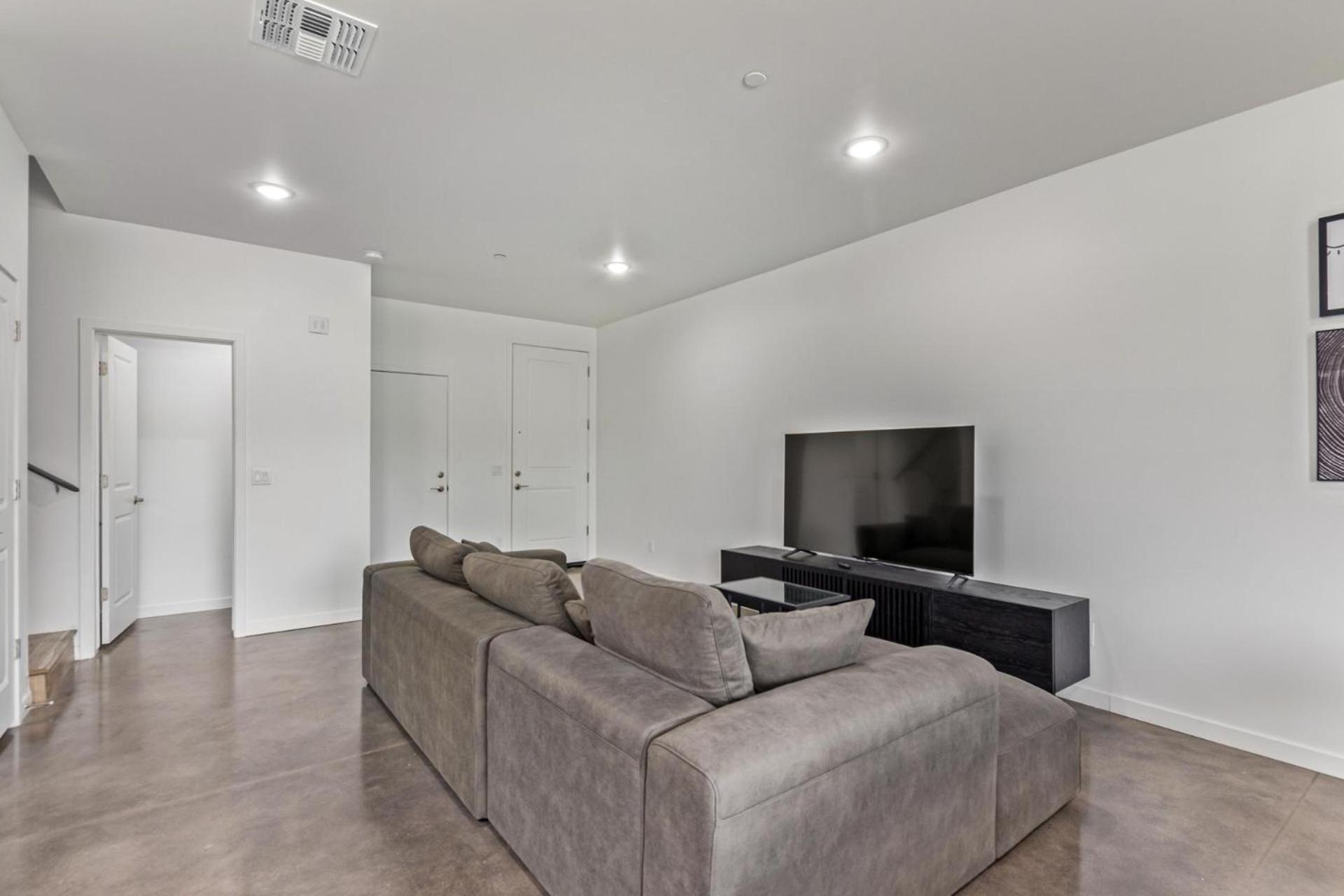 Six-Bedroom Holiday Home photo 2